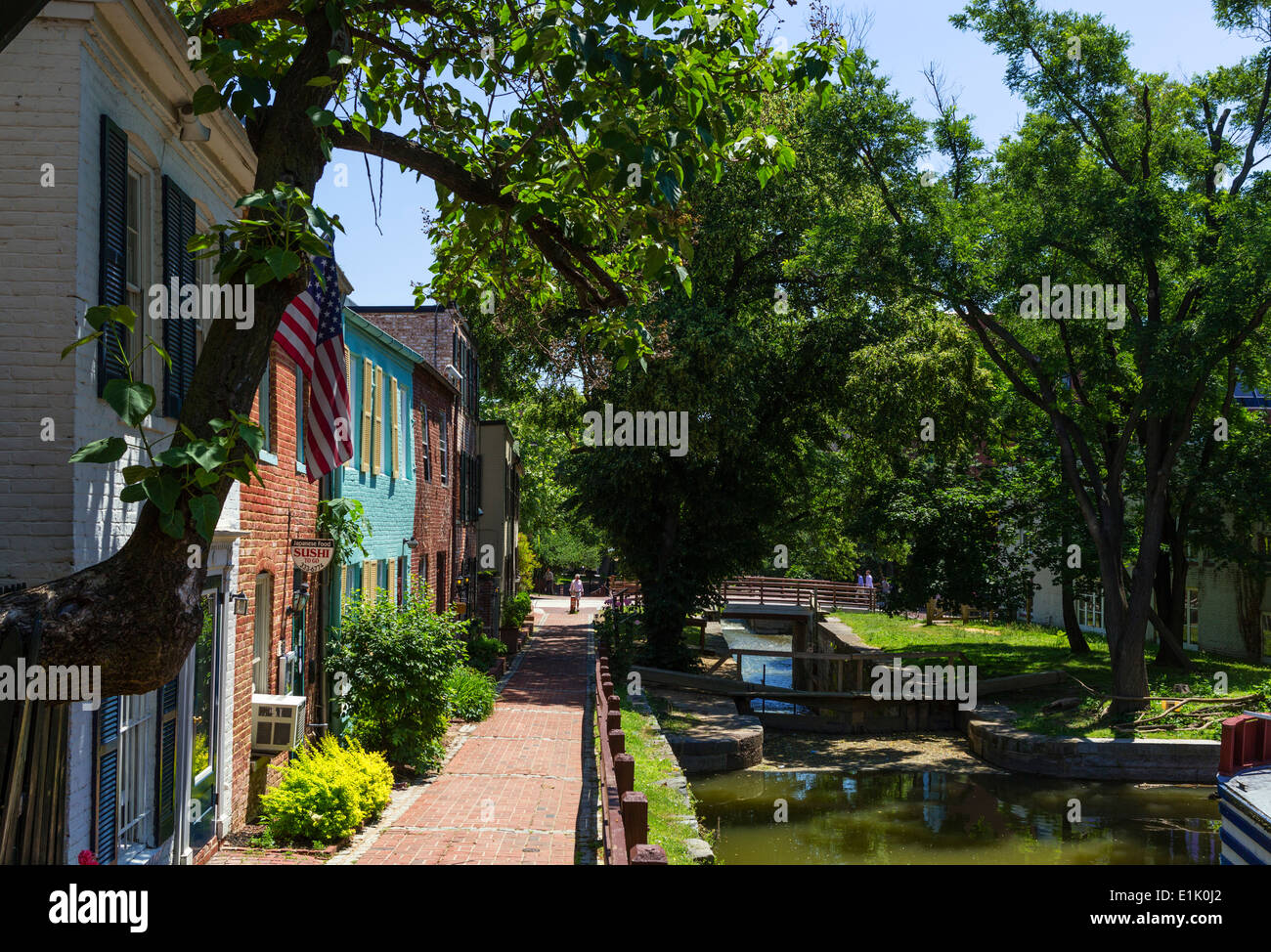 Washington D.C. Houses alongside the Chesapeake and Ohio Canal towpath in downtown Georgetown, Washington DC, USA Stock Photo
