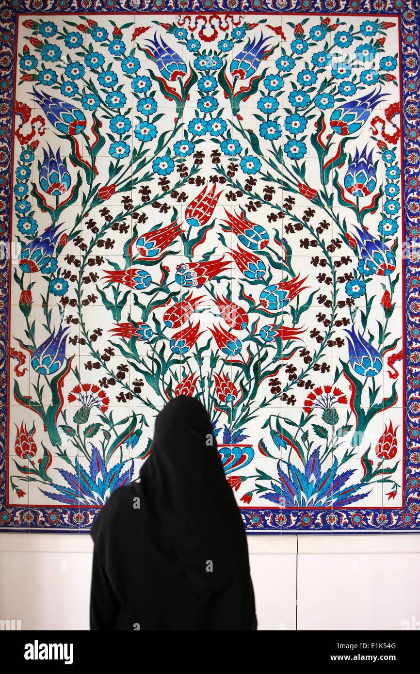 Sheikh Zayed Grand Mosque. One of the 80 Iznikpanels highly decorated