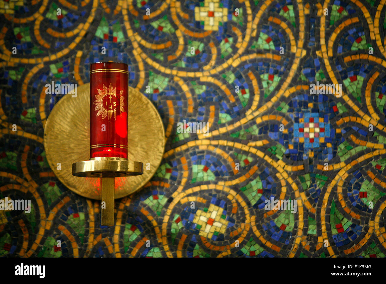 Tabernacle and lamp hires stock photography and images Alamy
