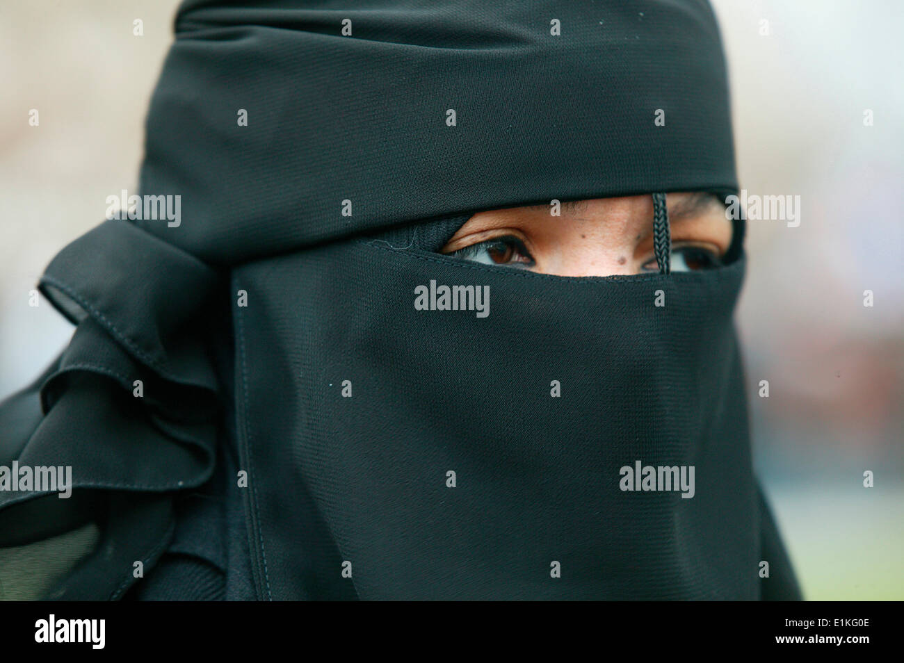 Woman viel muslim hi-res stock photography and images - Alamy