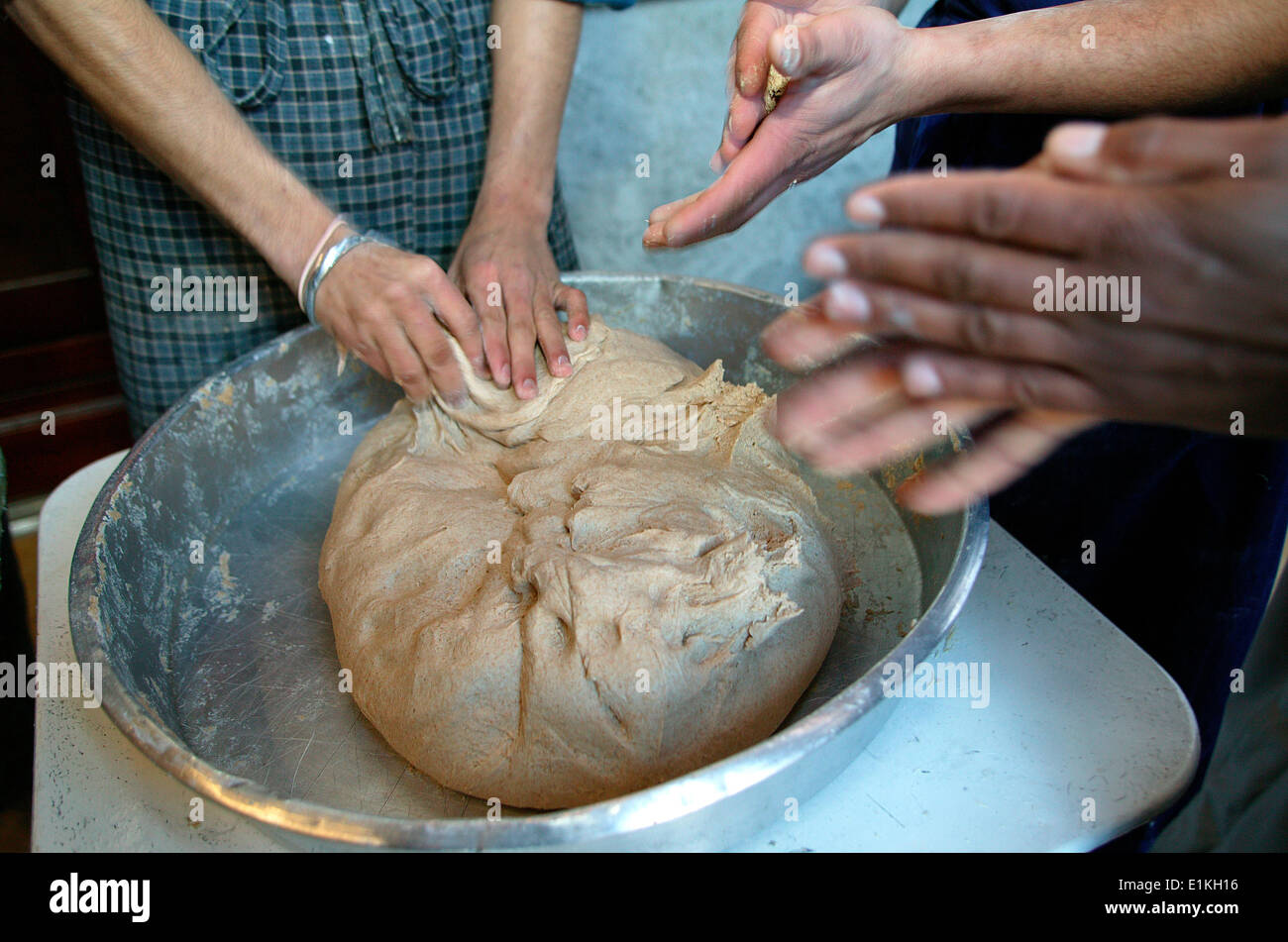 Bread making. Gurdwara Sikh Temple Stock Photo - Alamy