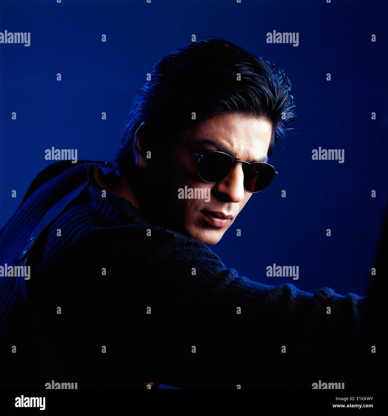 Shahrukh Khan Wearing Sunglasses Indian Bollywood Hindi Movie Film Stock Photo Alamy Many customers and readers asking for its brand name and there were many mix names showing up. https www alamy com shahrukh khan wearing sunglasses indian bollywood hindi movie film image69888839 html