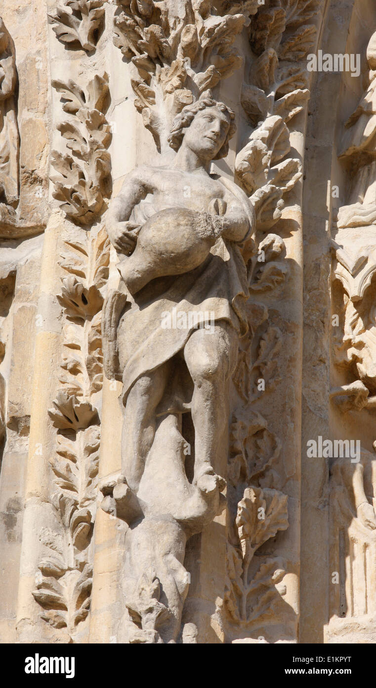 Reims cathedral west wing statue hi-res stock photography and images ...