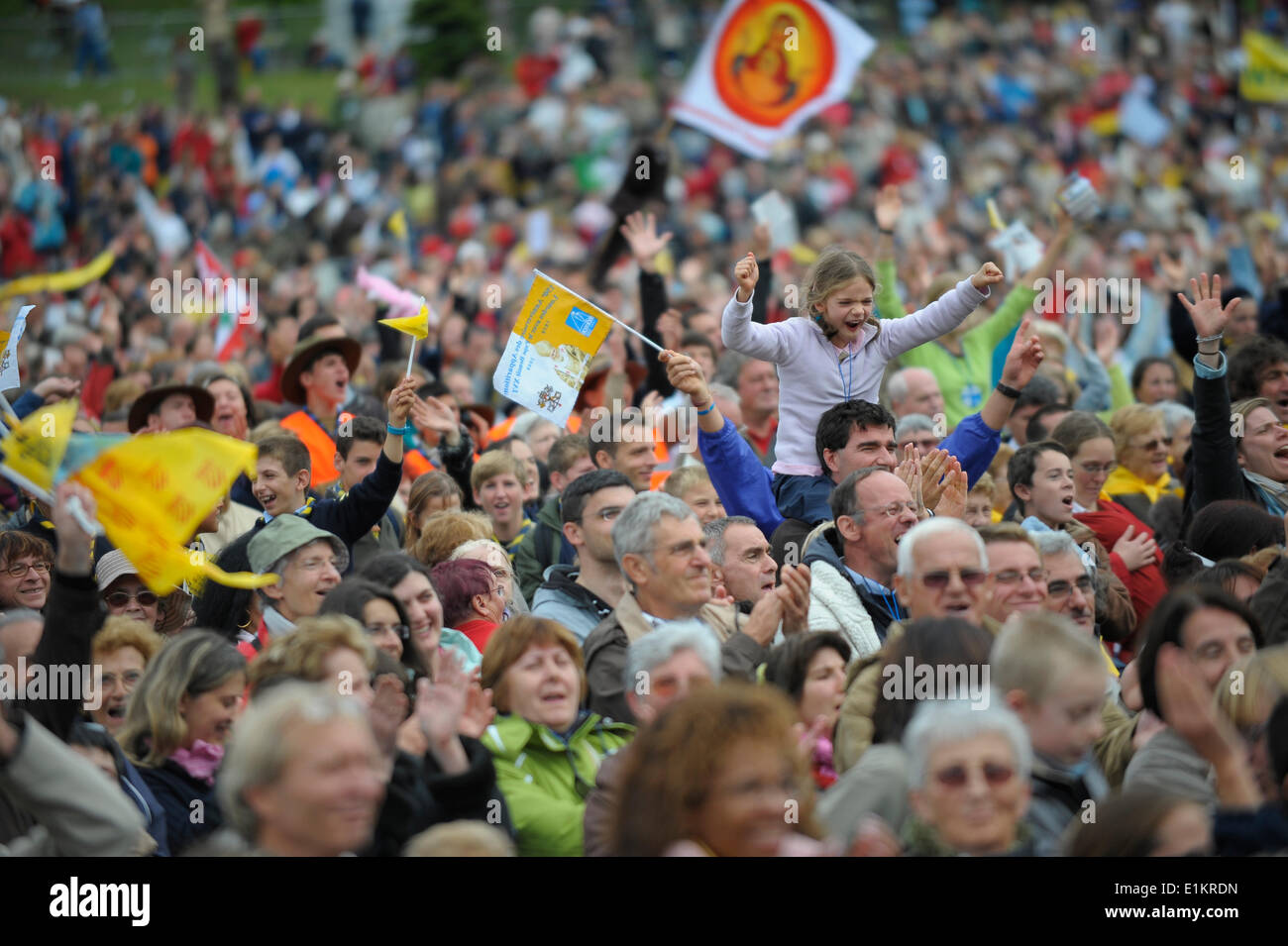 Worshippers during the Pope's visit to Lourdes Stock Photo