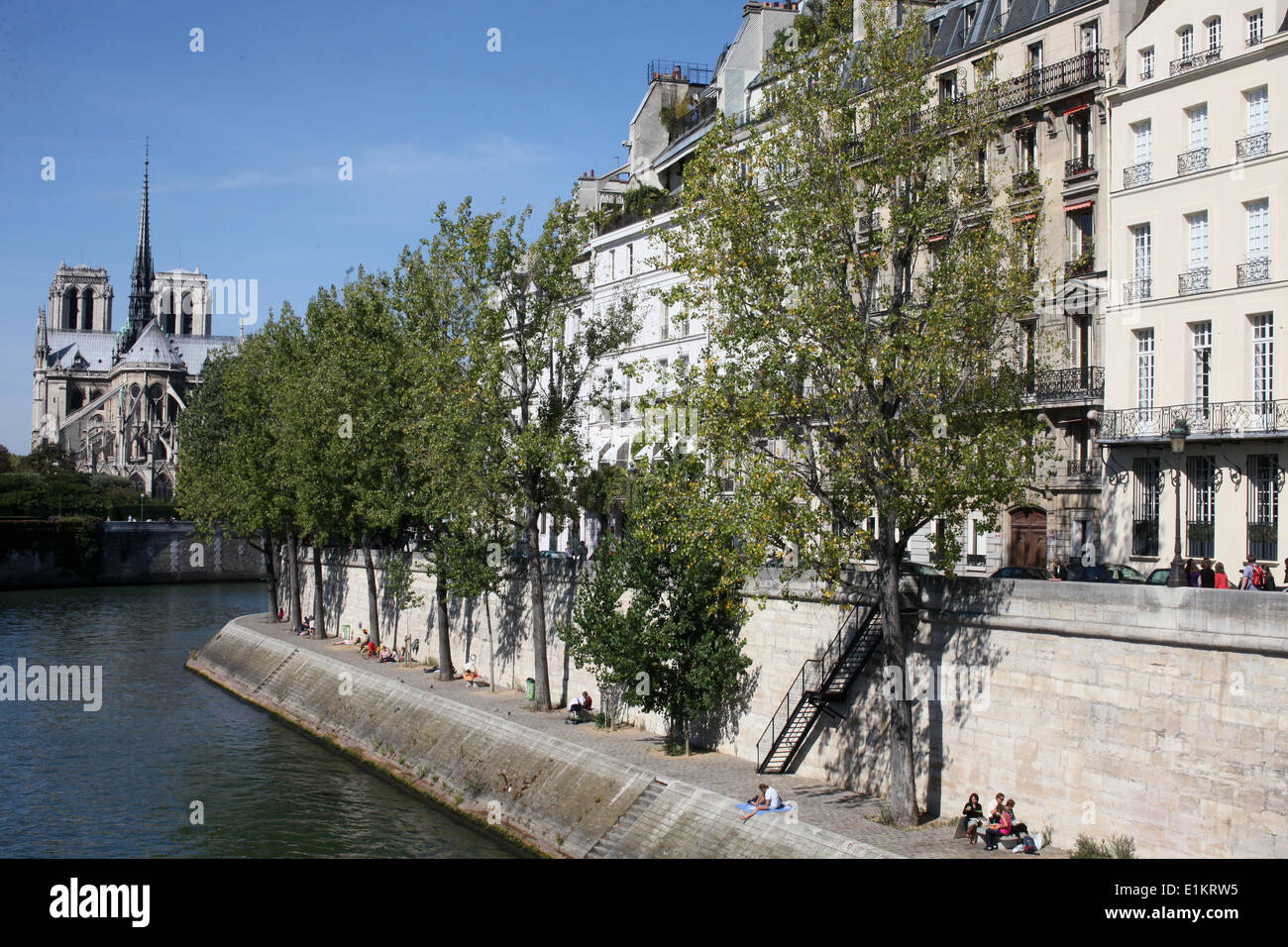 SaintLouis island & NotreDame de Paris cathedral Stock Photo Alamy