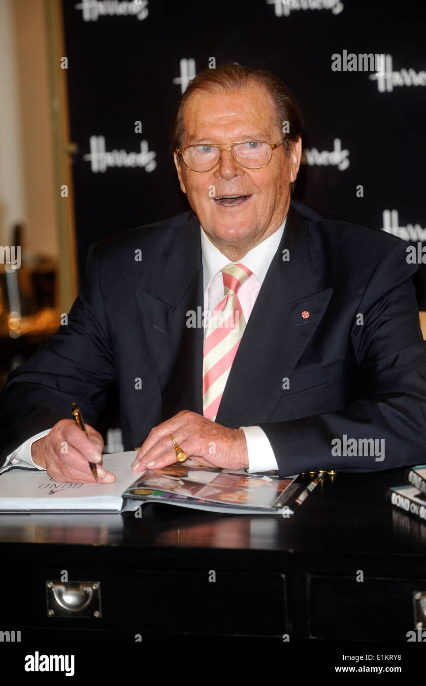 BOOK SIGNING,BOND,BEST ,HEAD SHOT,ACTOR,BRITISH,BOND ON BOND,FILM,TV