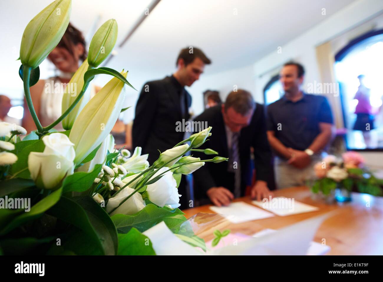 City hall wedding Stock Photo - Alamy