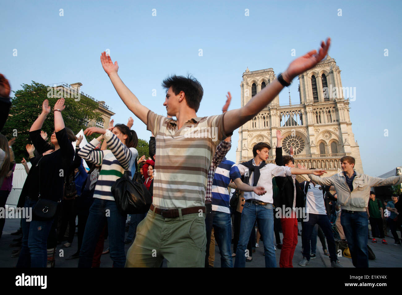 Flashmob Flashmob paris hi-res stock photography and images - Alamy
