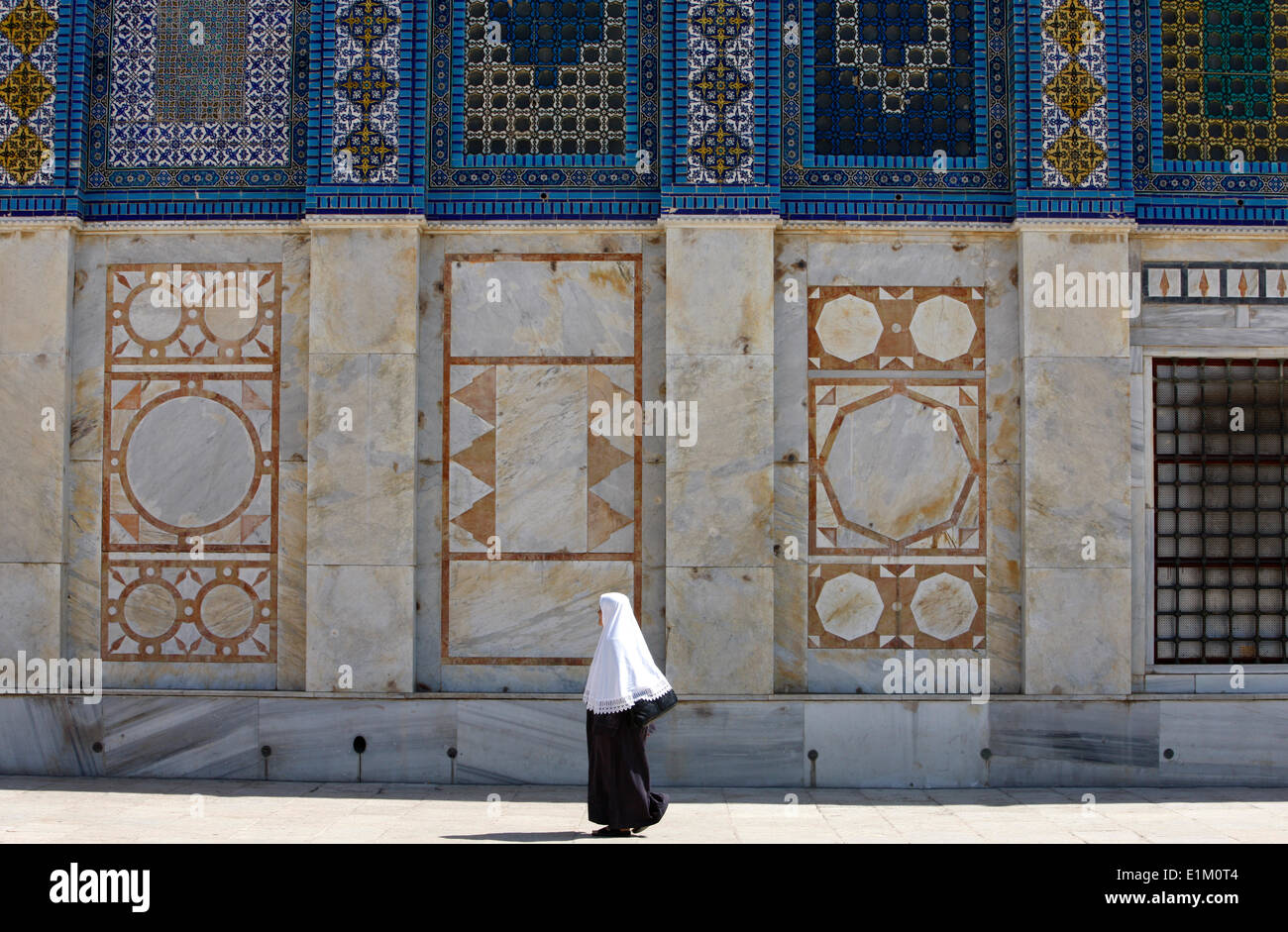 Woman viel muslim hi-res stock photography and images - Alamy