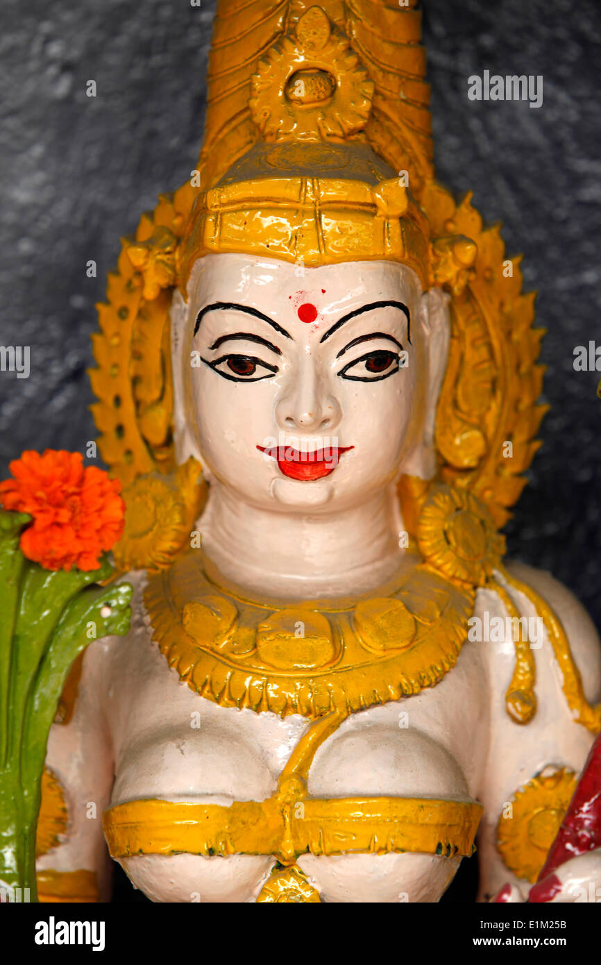 Statue of a goddess hi-res stock photography and images - Alamy