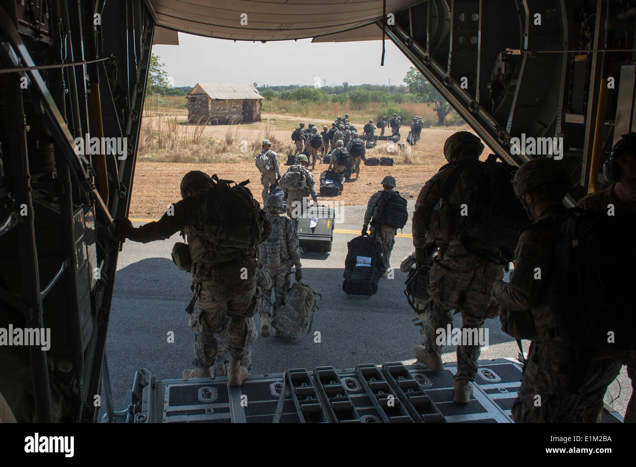 U.S. Soldiers, along with East Africa Response Force soldiers, depart a U.S. Air Force C-130 Hercules aircraft in Juba, Sudan, Stock Photo