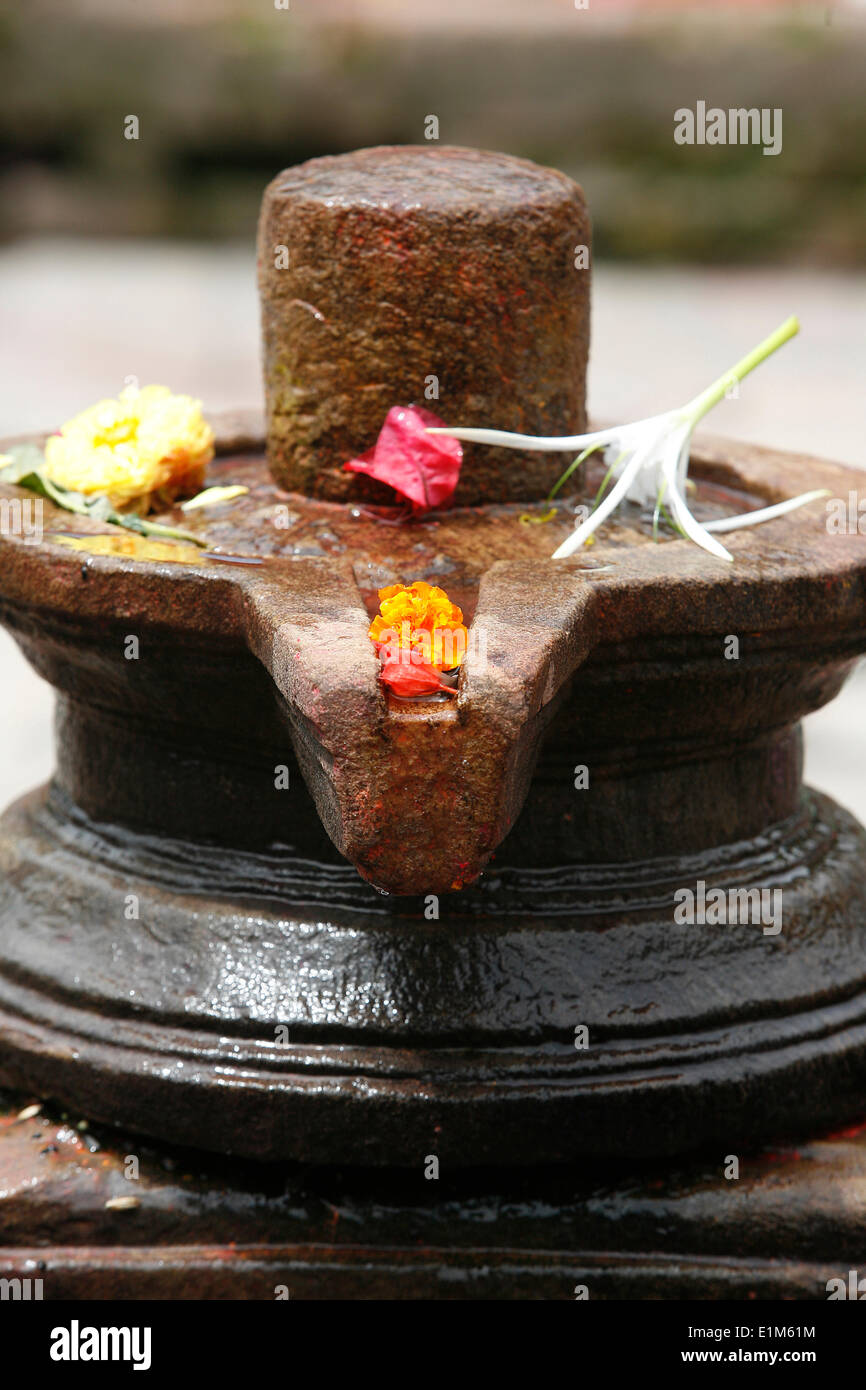 Shiva lingam altar Stock Photo - Alamy