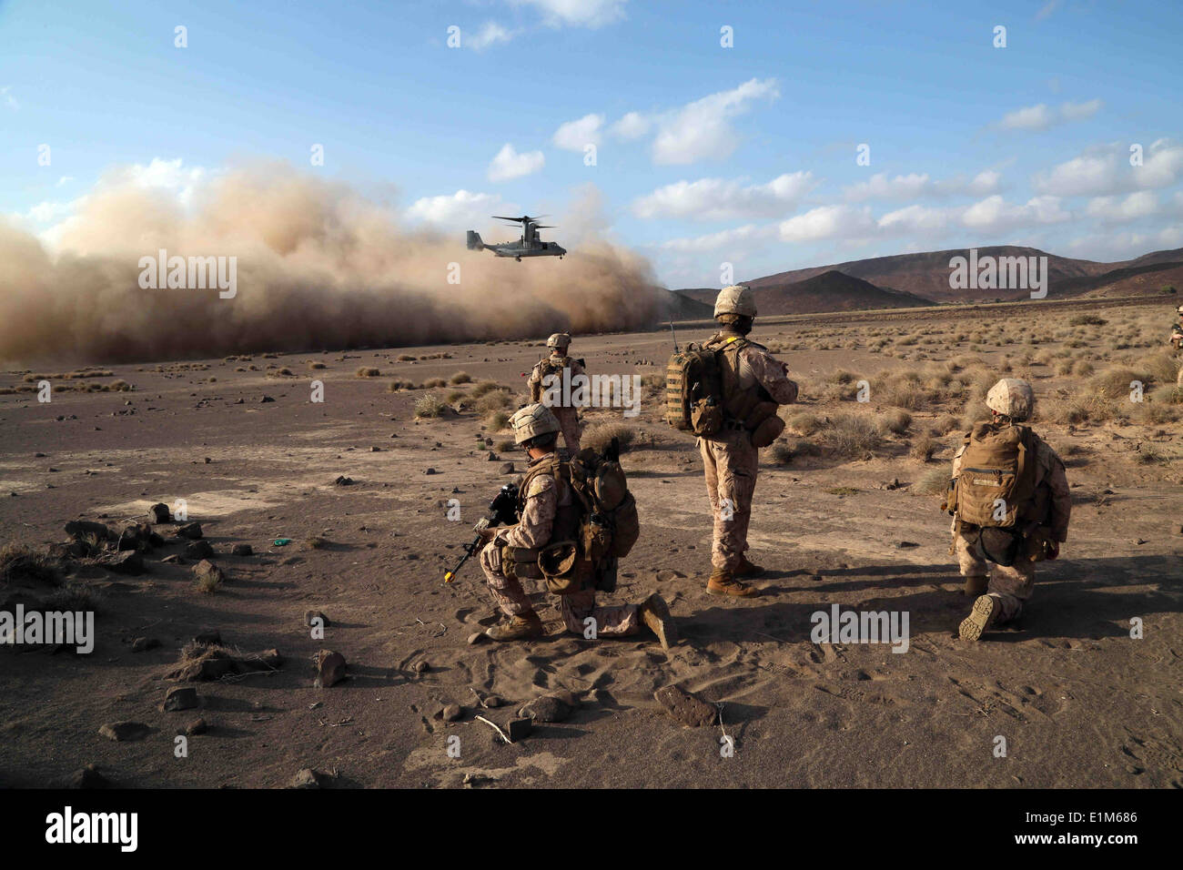 U.S. Marines assigned to Battalion Landing Team, 1st Battalion, 4th Marine Regiment, 13th Marine Expeditionary Unit provide sec Stock Photo
