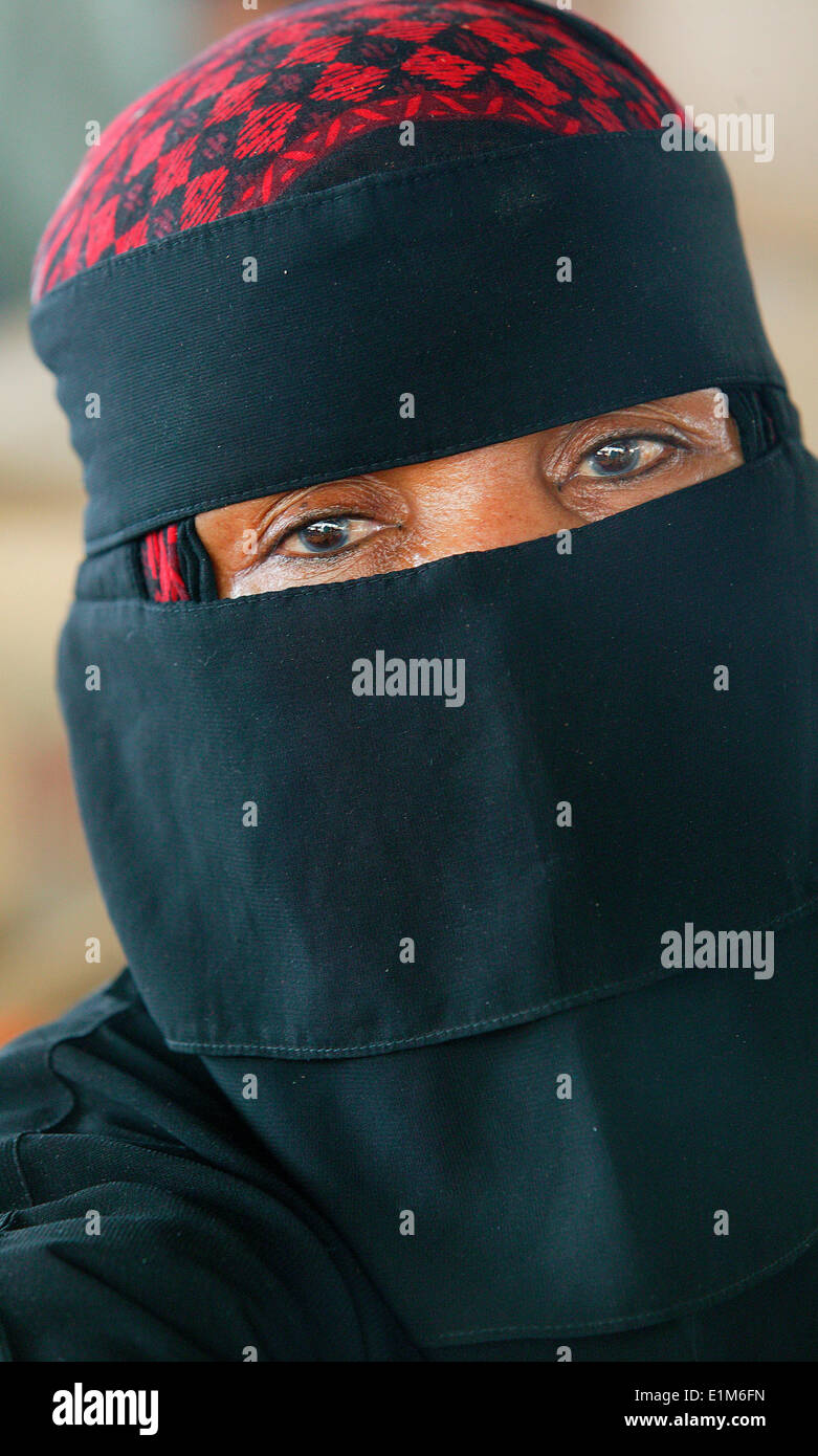 Woman viel muslim hi-res stock photography and images - Alamy