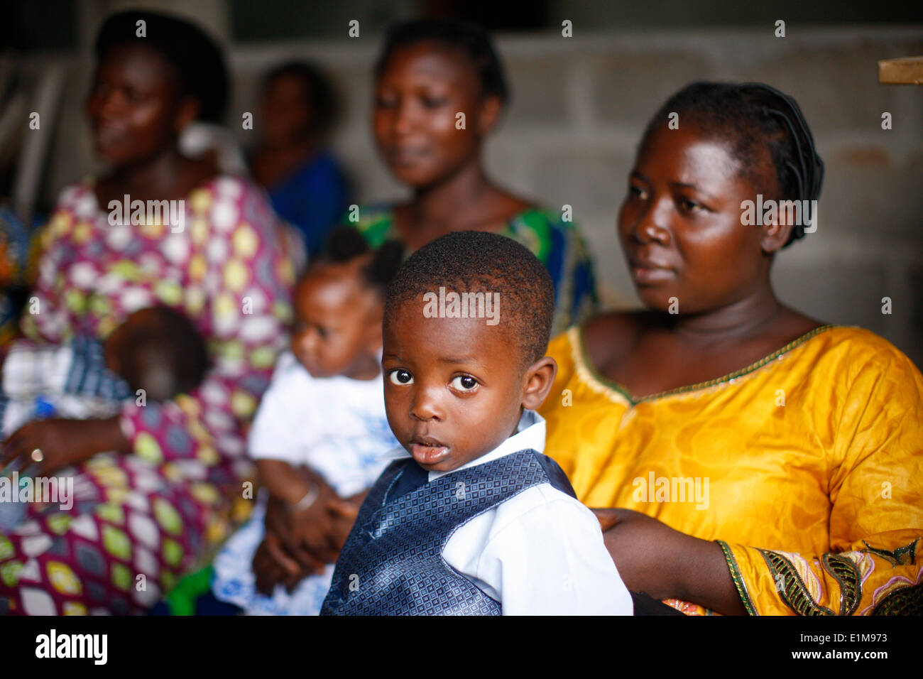 Women and their children hi-res stock photography and images - Alamy