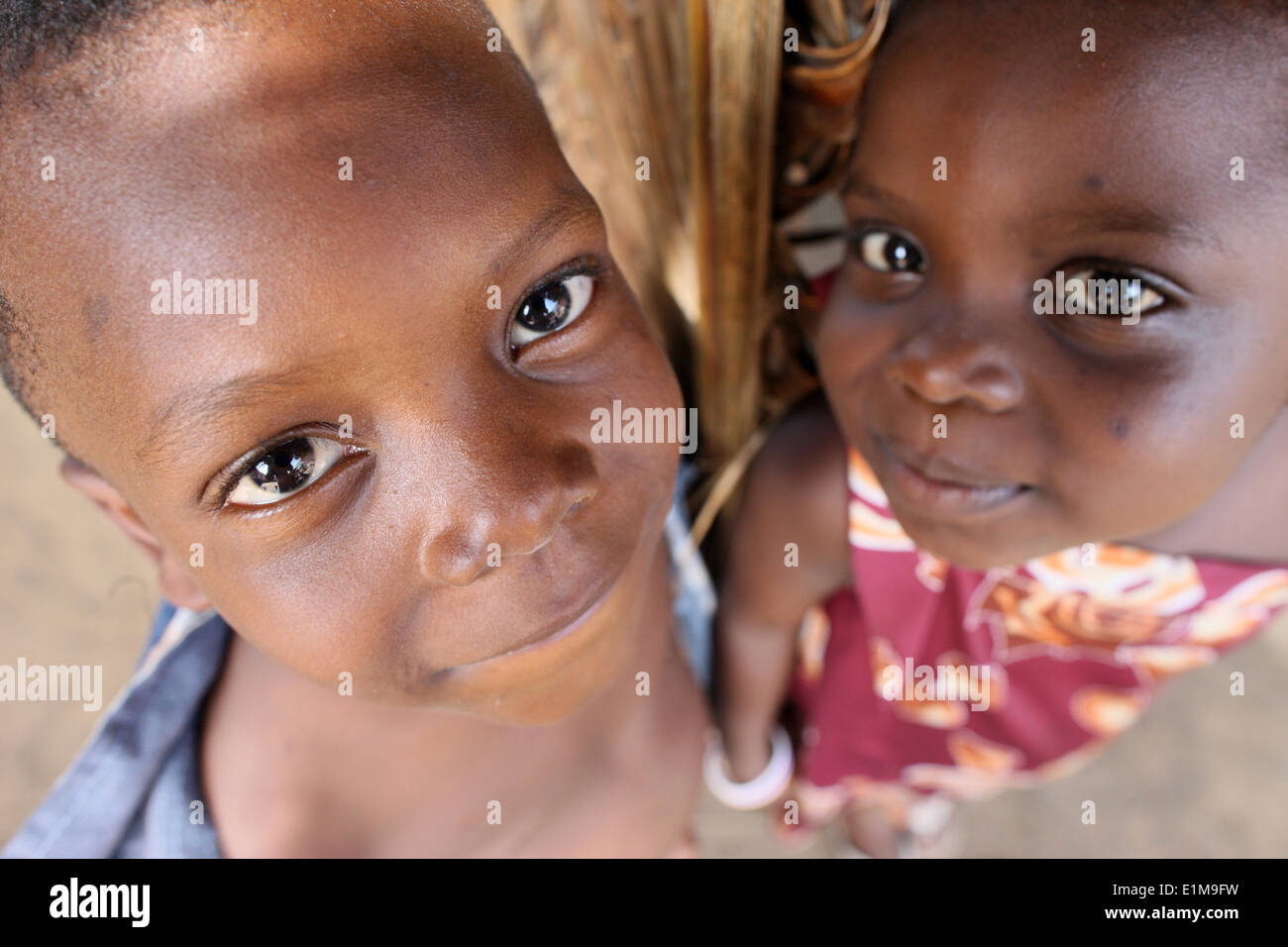 African boy and girl smiling hi-res stock photography and images - Alamy
