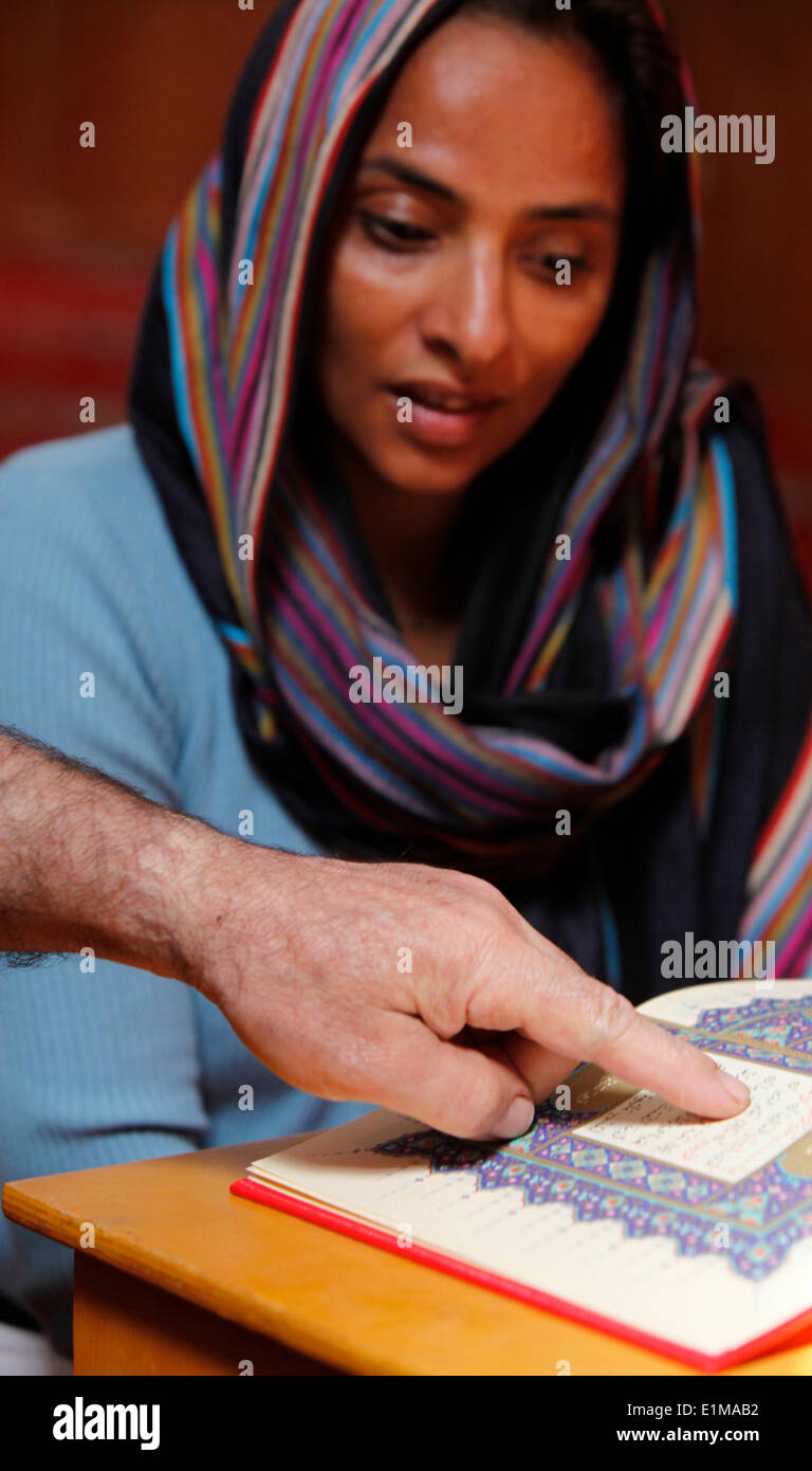 Woman viel muslim hi-res stock photography and images - Alamy