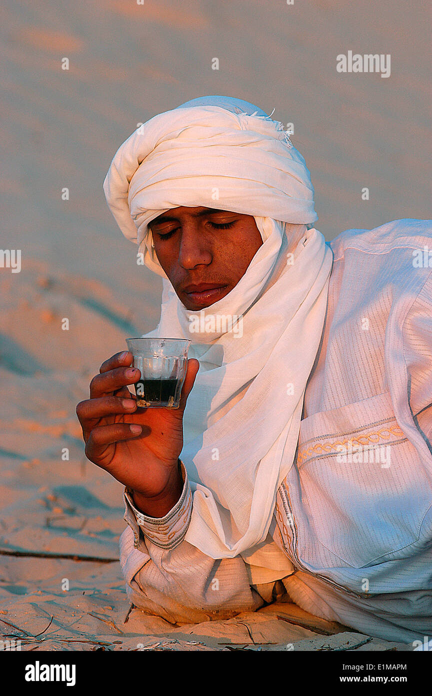 Bedouins drinking tea in the Sahara Stock Photo Alamy