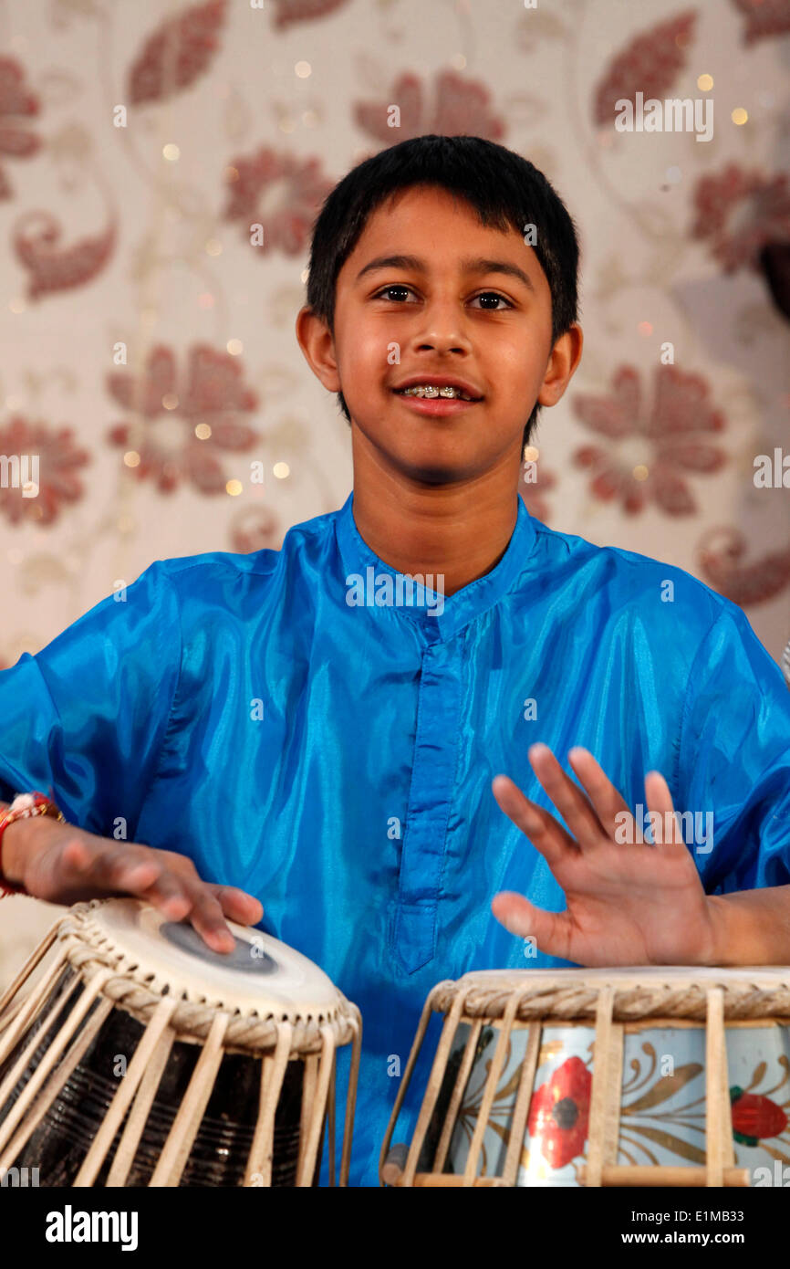 Tabla hires stock photography and images Alamy