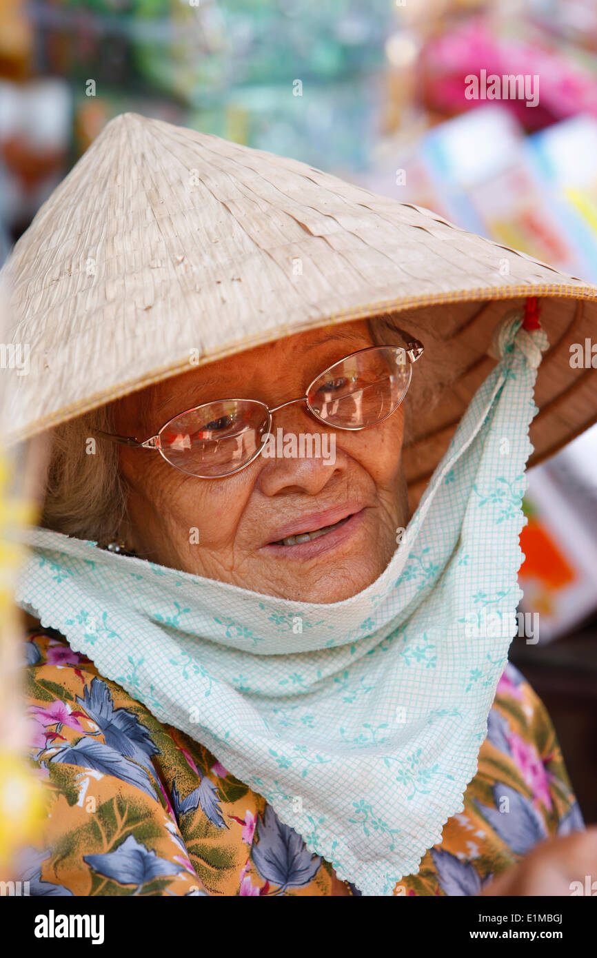 A vietnamese woman hi-res stock photography and images - Alamy
