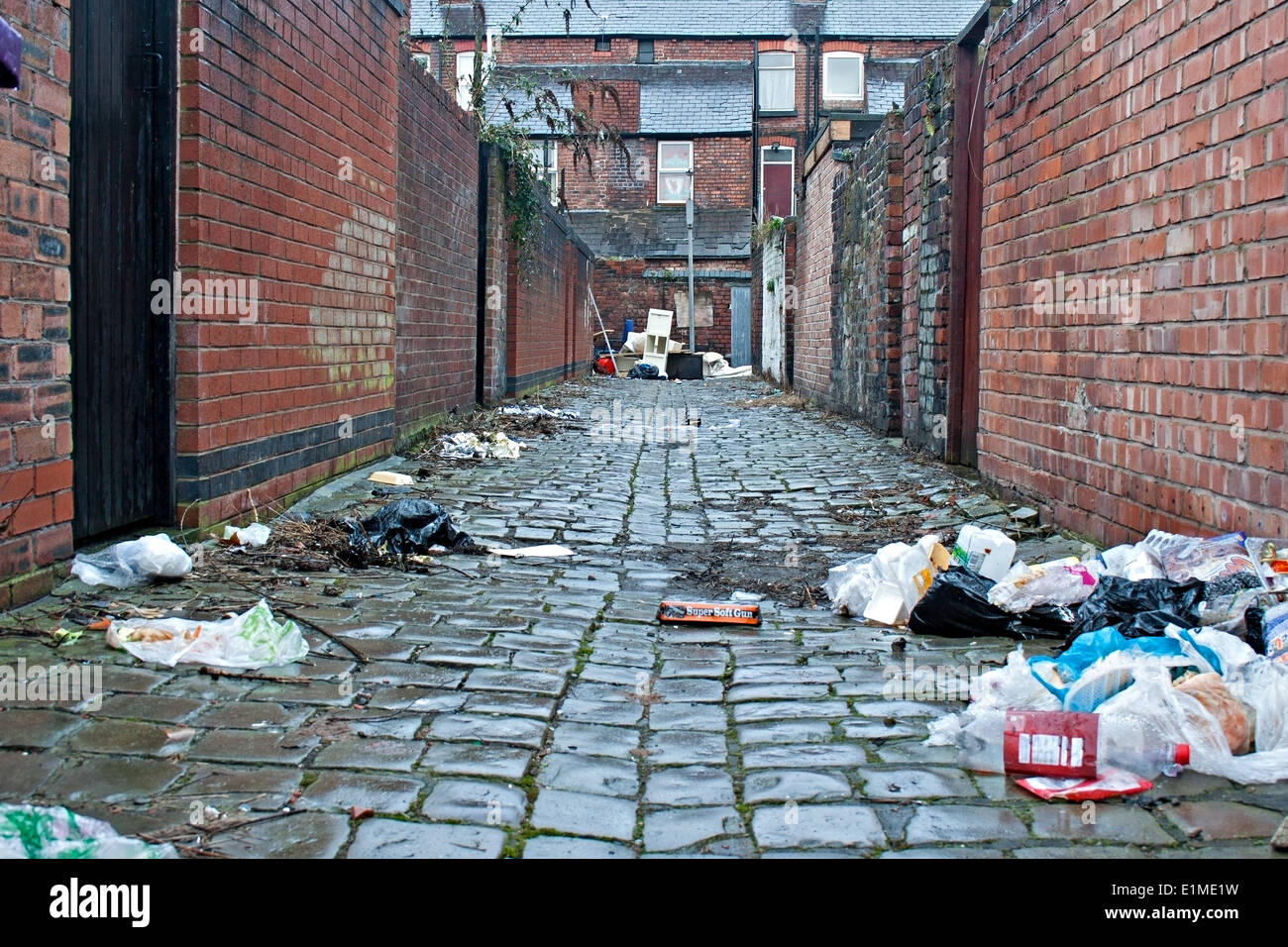 Dumping rubbish in alleyways hires stock photography and images Alamy