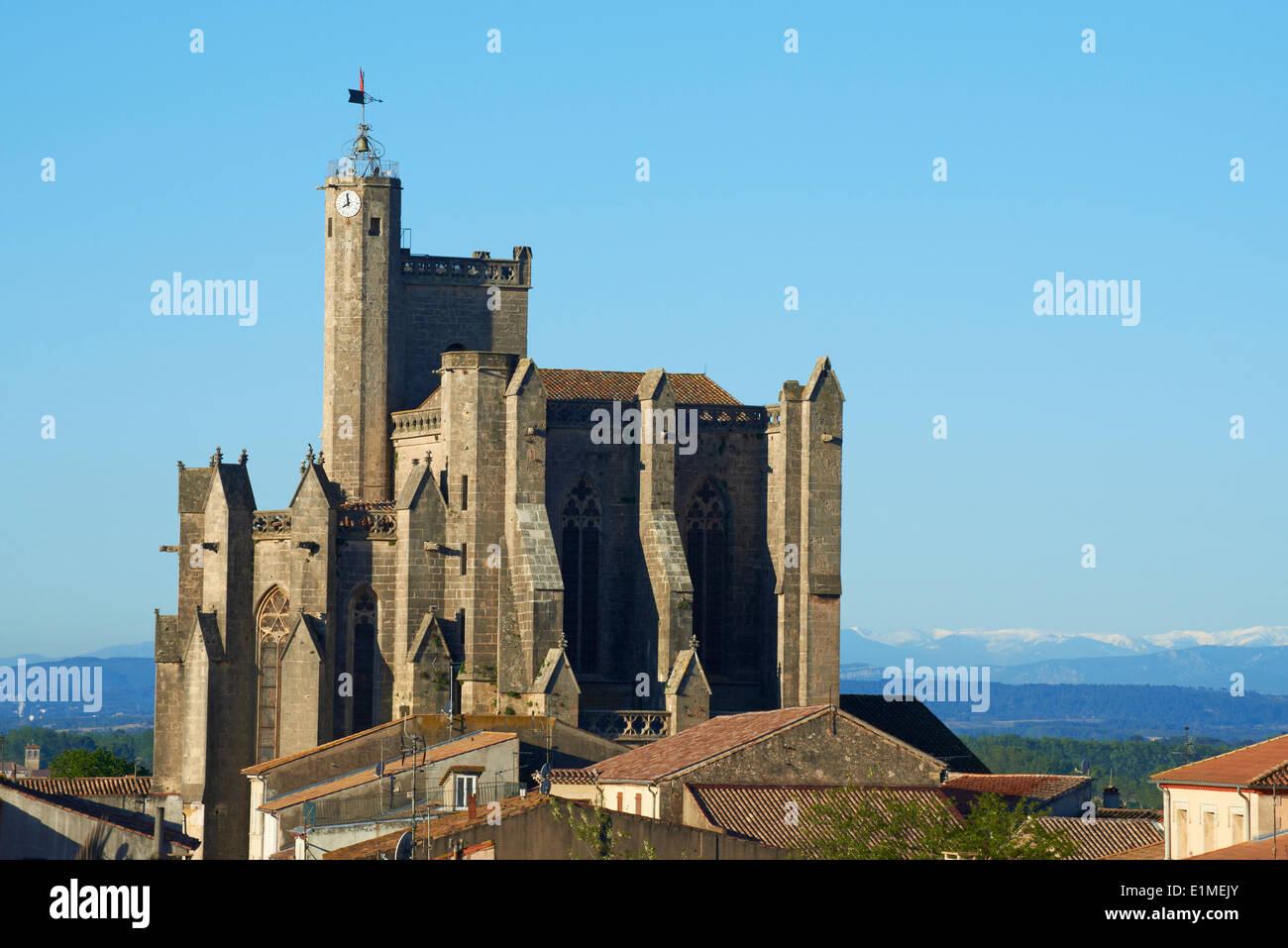 France, Languedoc-Roussillon, Herault depatment, Capestang, Saint Etienne Church (collegialel) and Pyrenees montain Stock Photo