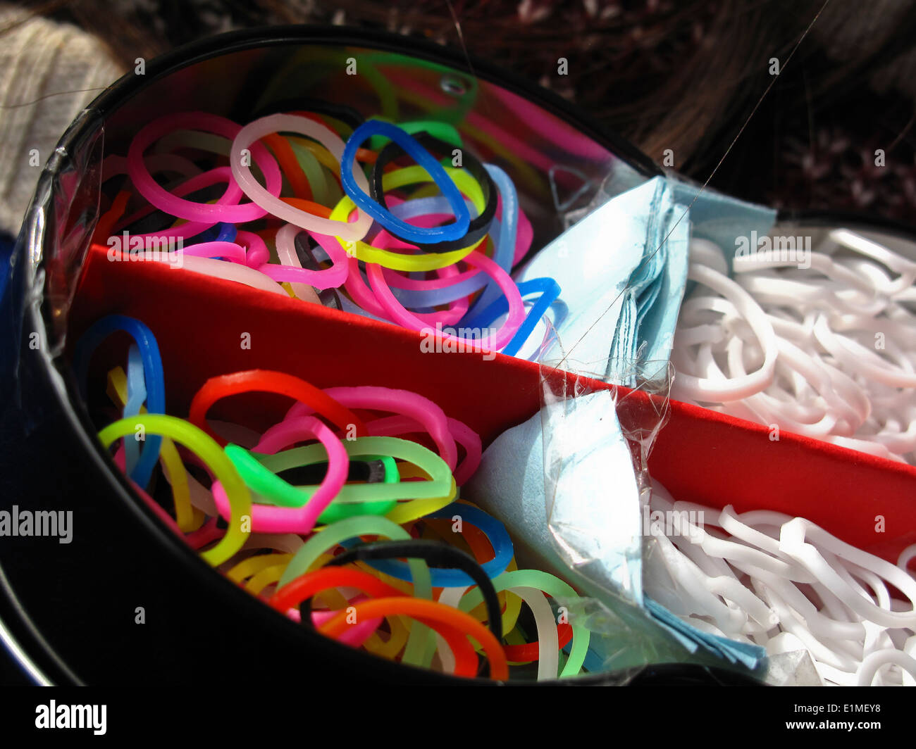 Rubber band colors rainbow loom hi-res stock photography and images - Alamy