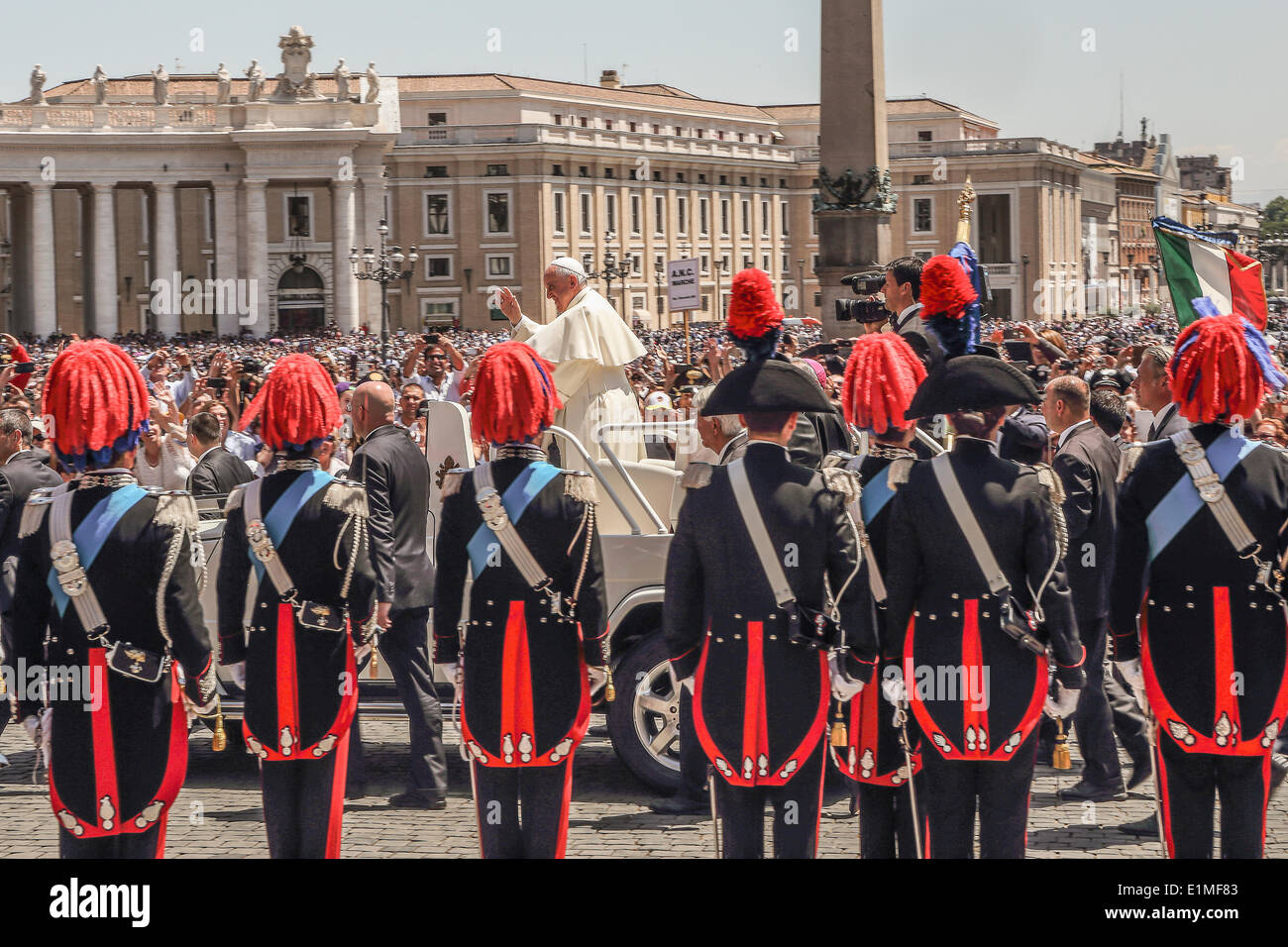 Vatican City  06th June 2014  Extraordinary Audience of the Pope Francis components of the Carabinieri on the occasion of the Bicentennial of the Force Credit:  Realy Easy Star/Alamy Live News Stock Photo