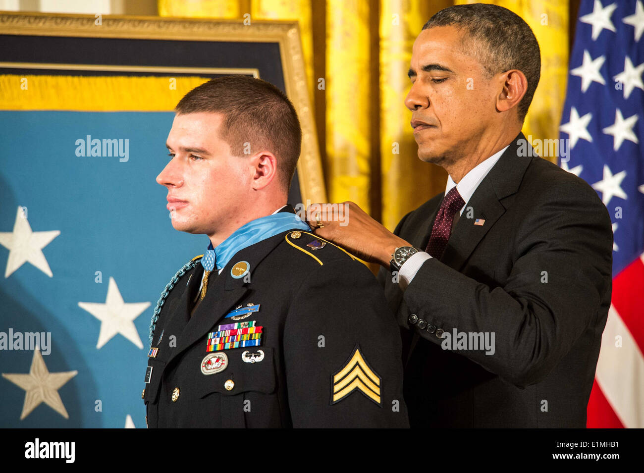 President Barack Obama presents the Medal of Honor to former U.S. Army ...