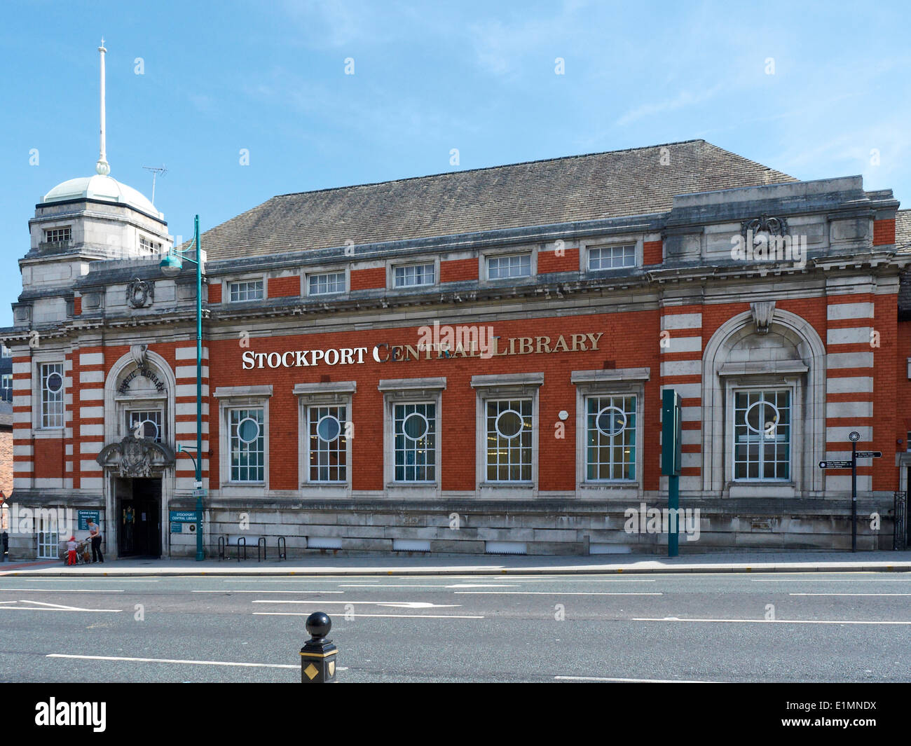 Stockport Central Library Stockport Cheshire UK Stock Photo Alamy