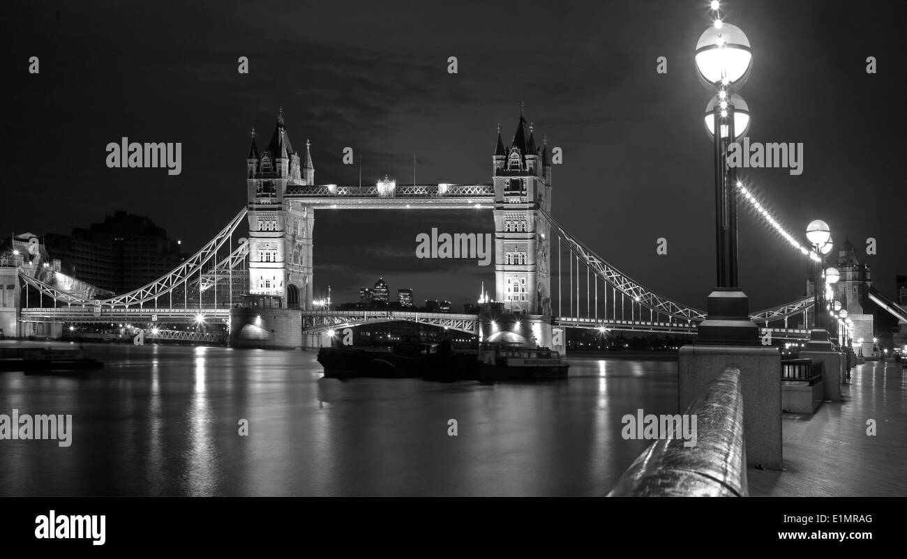London - Tower bridge in night Stock Photo - Alamy