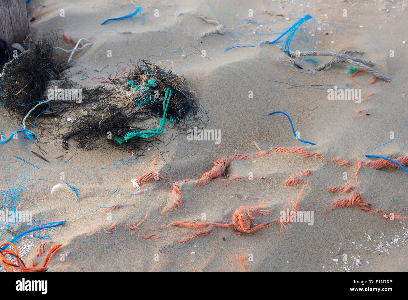 Ocean Pollution Ropes Waterfront and plastic pollution hi-res stock photography and images ...