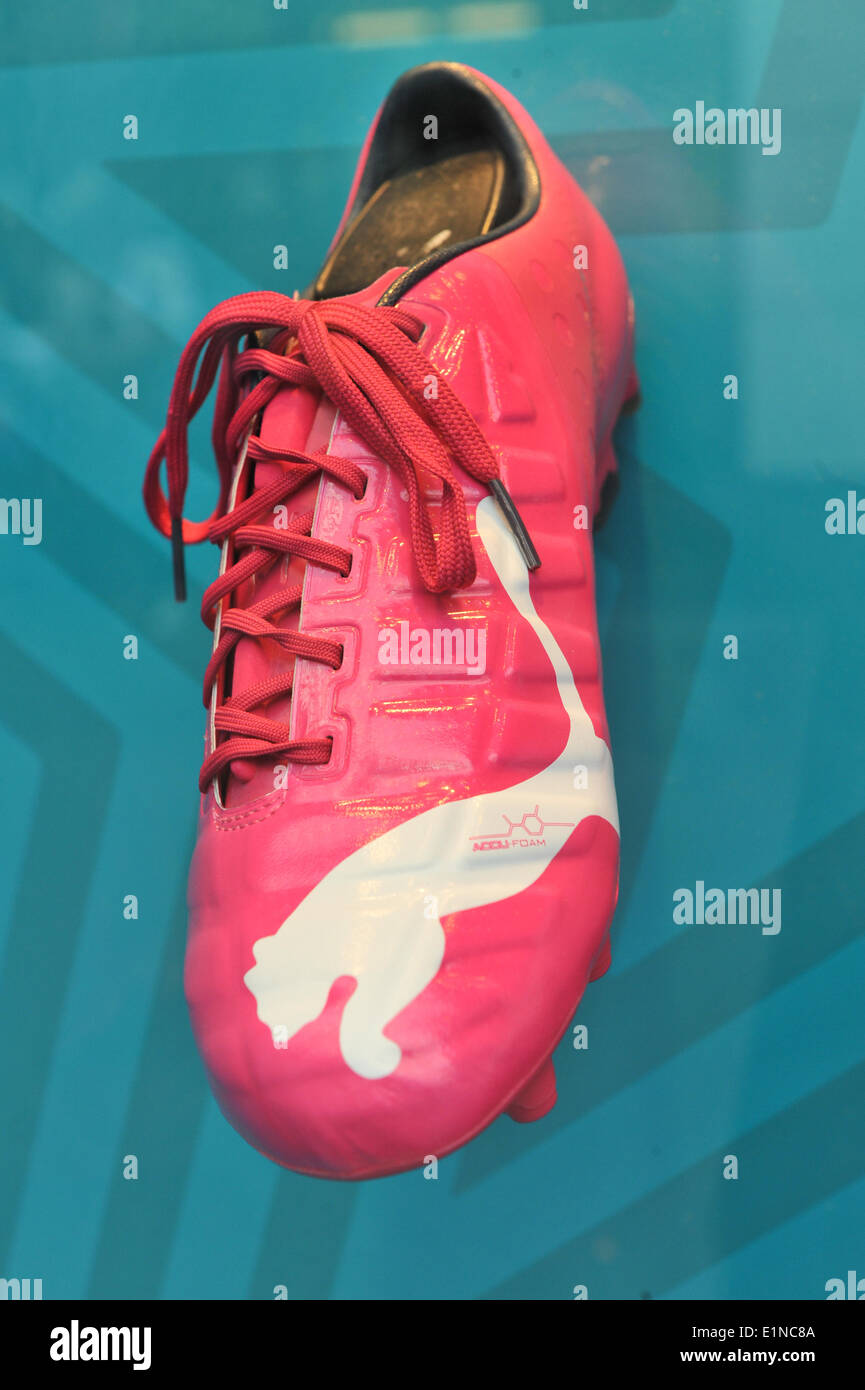 Carnaby Street, London, UK. 7th June 2014. Puma Store, World Cup themed  boots and window display. Credit: Matthew Chattle/Alamy Live News Stock  Photo - Alamy