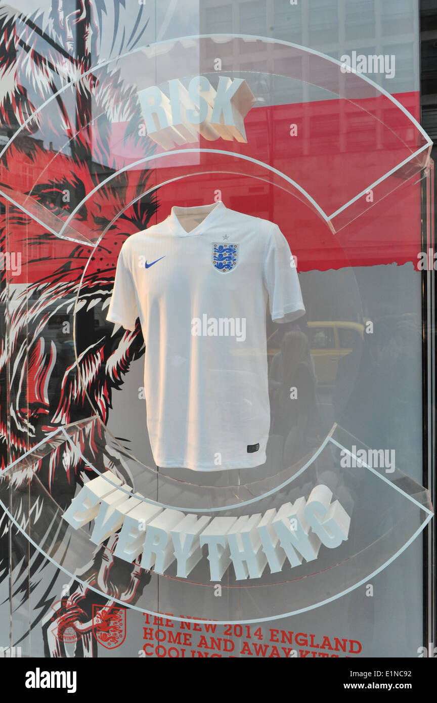England shirt hi-res stock photography and images - Alamy