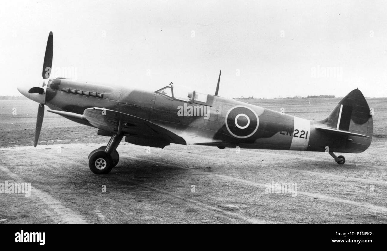 Supermarine Spitfire Mkxii En221 Stock Photo Alamy