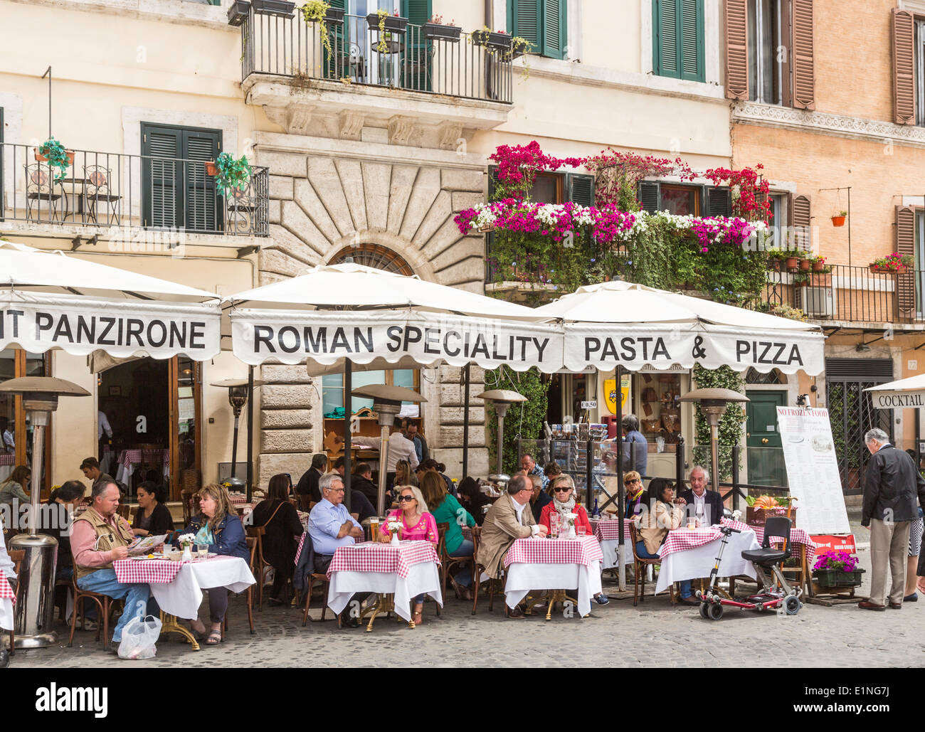 Piazza Novona, Rome, Italy: tourists enjoying a lunch and snacks at a pavement cafe/restaurant Stock Photo