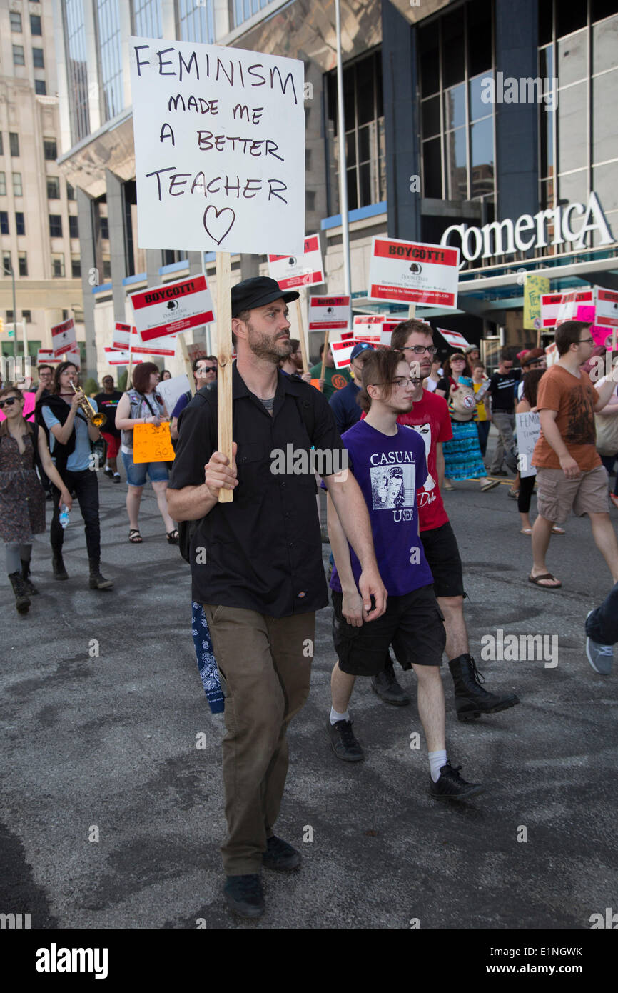 Detroit, Michigan, USA. Protesters marched to the Hilton Doubletree Hotel to demand cancellation of a 'men's rights' conference organized by 'A Voice for Men.' The protesters said that such 'Mens Rights Activism' groups are misogynist and create a climate that leads to violence against women. Credit:  Jim West/Alamy Live News Stock Photo