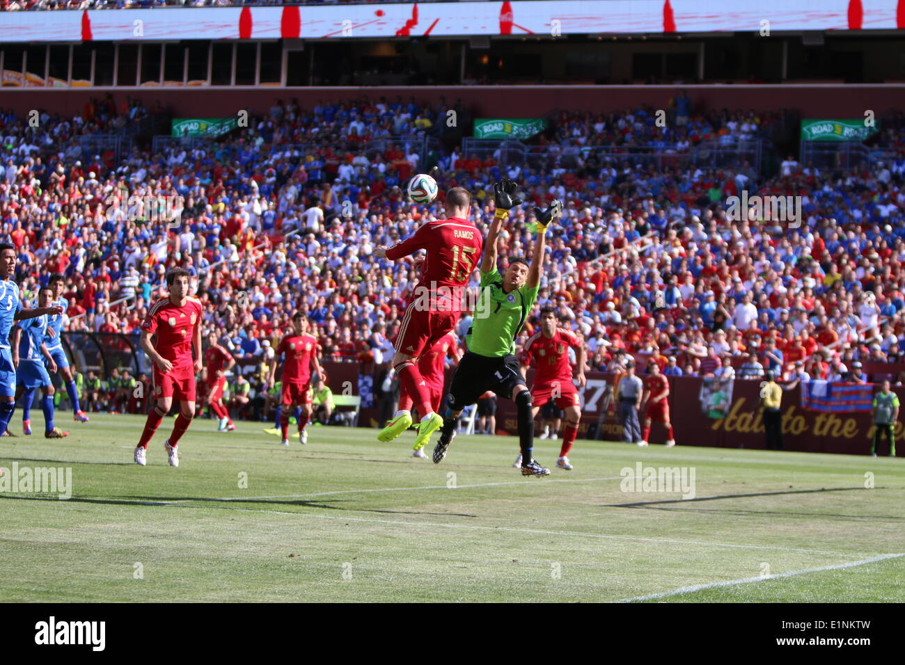 Washington, D.C, USA. 07th June, 2014. World Cup Soccer Warm up between Spain and El Salvador. Spain win 2-0, Goals by Spain # 7 David Villa. #15 Sergio Ramos challenges for ball with El Salvador's Goal keeper and doesn't win. Credit:  Khamp Sykhammountry/Alamy Live News Stock Photo