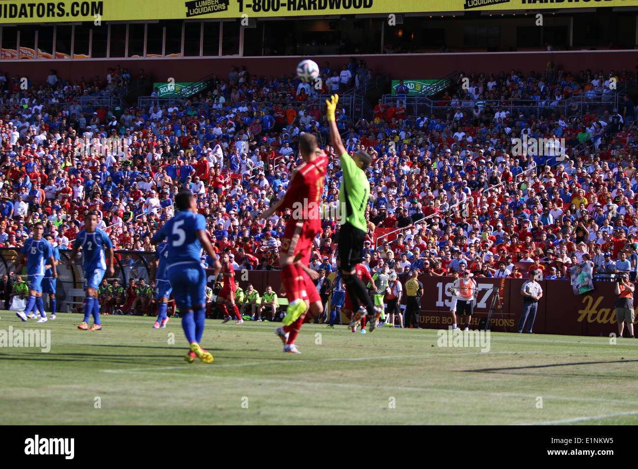 Washington, D.C, USA. 07th June, 2014. World Cup Soccer Warm up between Spain and El Salvador. Spain win 2-0, Goals by Spain # 7 David Villa. #15 Sergio Ramos challenges for ball with El Salvador's Goal keeper and doesn't win. Credit:  Khamp Sykhammountry/Alamy Live News Stock Photo