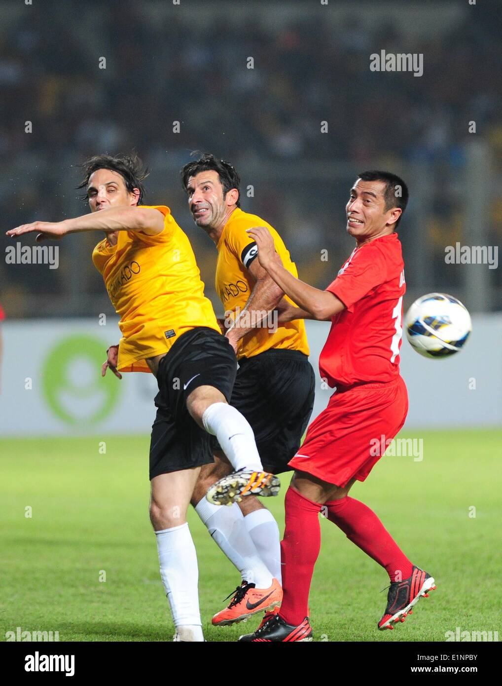 Jakarta, Indonesia. 7th June, 2014. International Legends Team players Nuno Gomes (L) and Luis Figo (C) vies for the ball with Indonesian Legends Team player Gusnedi Adang during the Football Legends Tour 2014 at Gelora Bung Karno Stadium in Jakarta, Indonesia, on June 7, 2014. International team won 5-2. © Zulkarnain/Xinhua/Alamy Live News Stock Photo