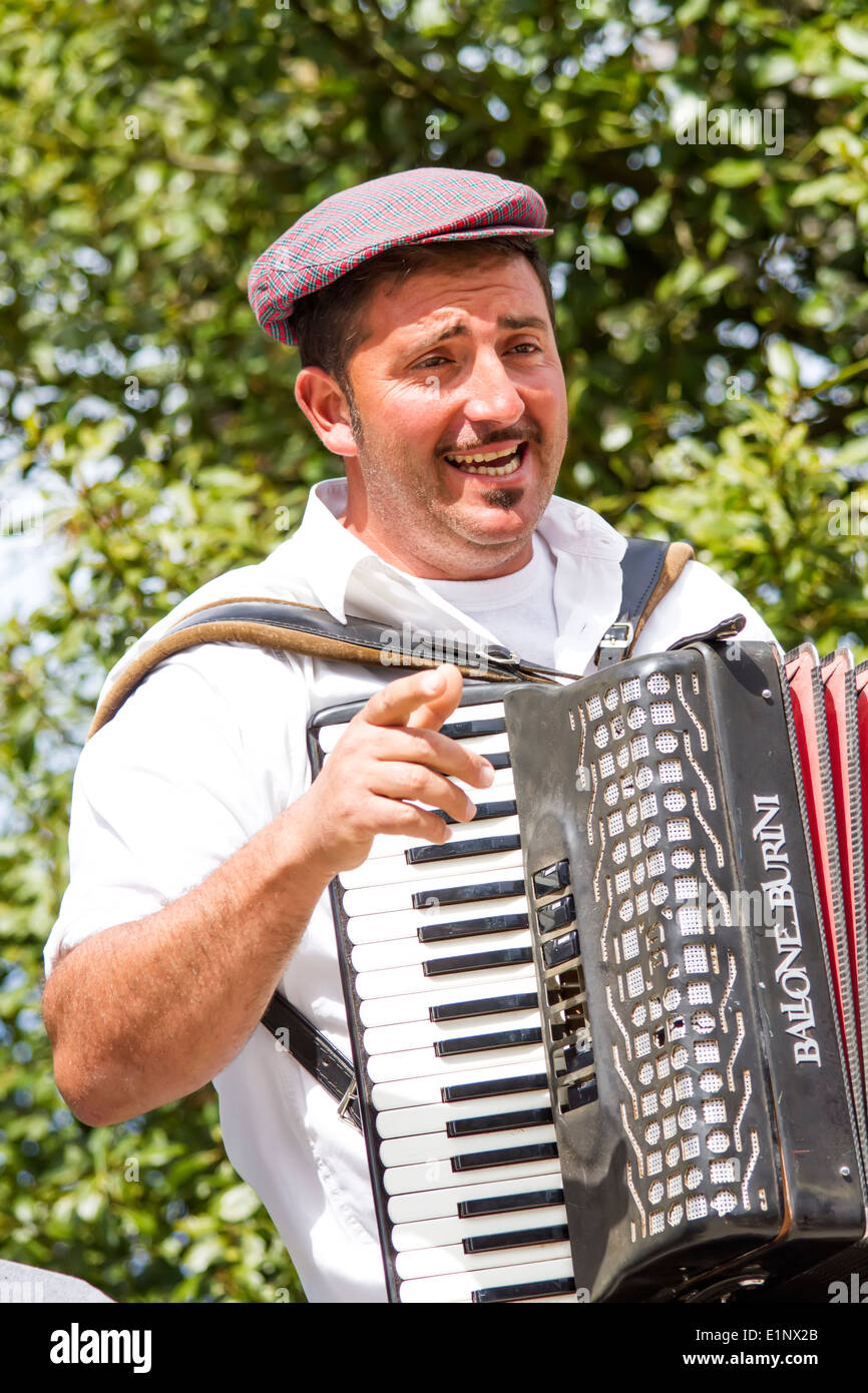 Adult accordion player hires stock photography and images Alamy