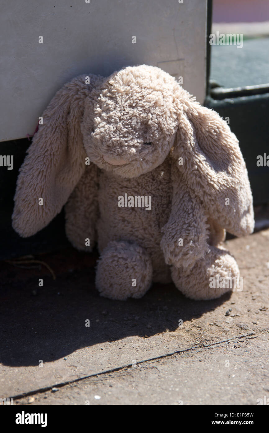 Lost teddy Bear Stock Photo - Alamy