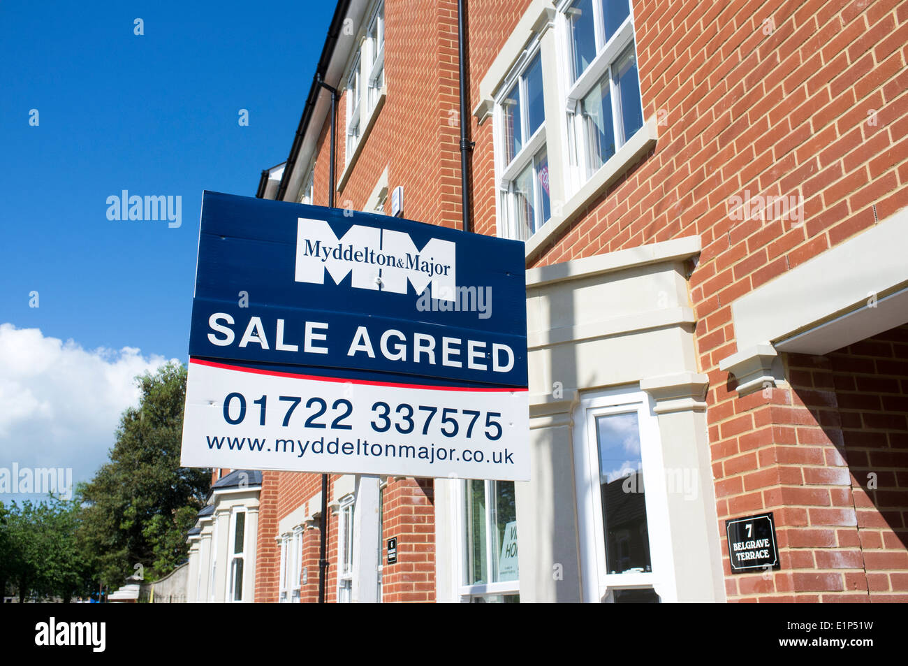 Uk estate agents sale agreed sign stock photo alamy