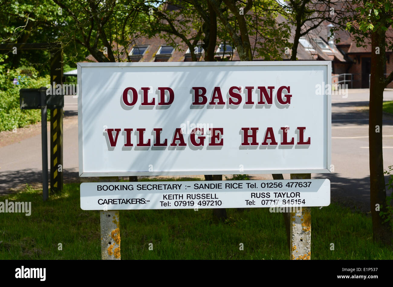 Old basing village hall sign hires stock photography and images Alamy