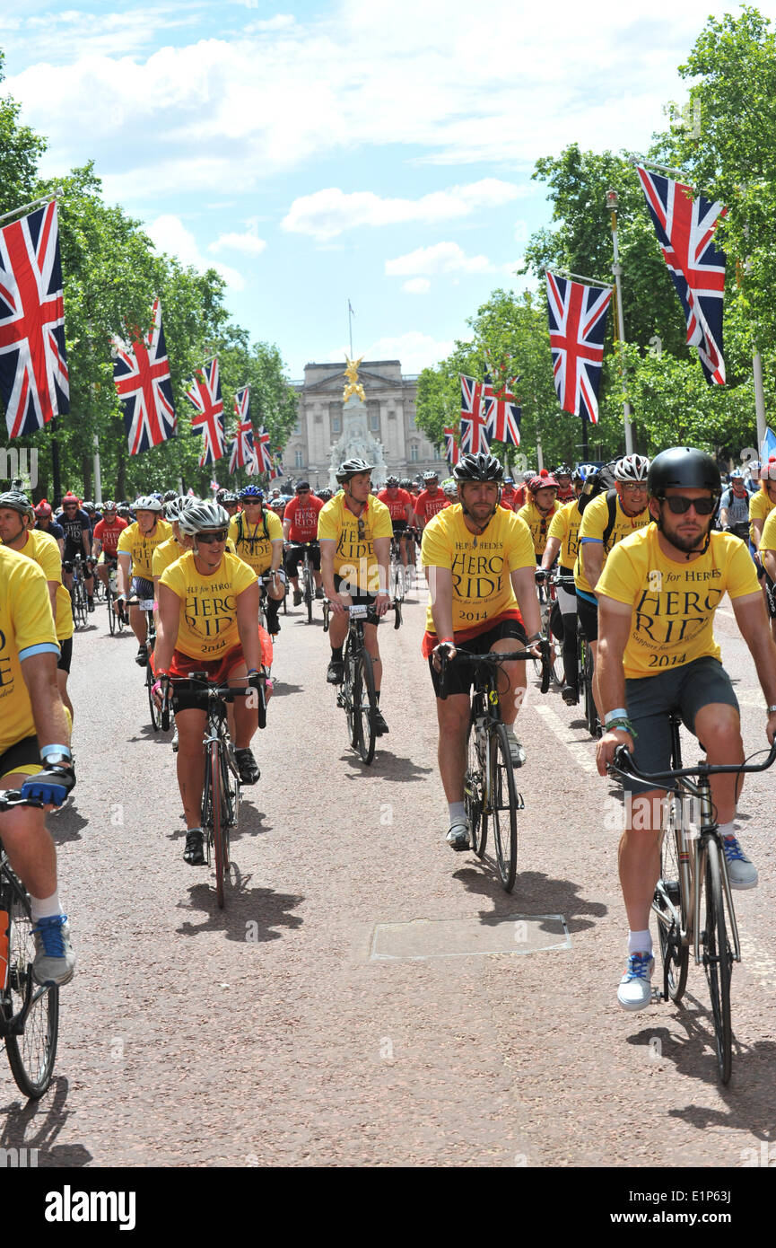 The Mall, London, UK. 8th June 2014. More than 2,000 riders make their ...