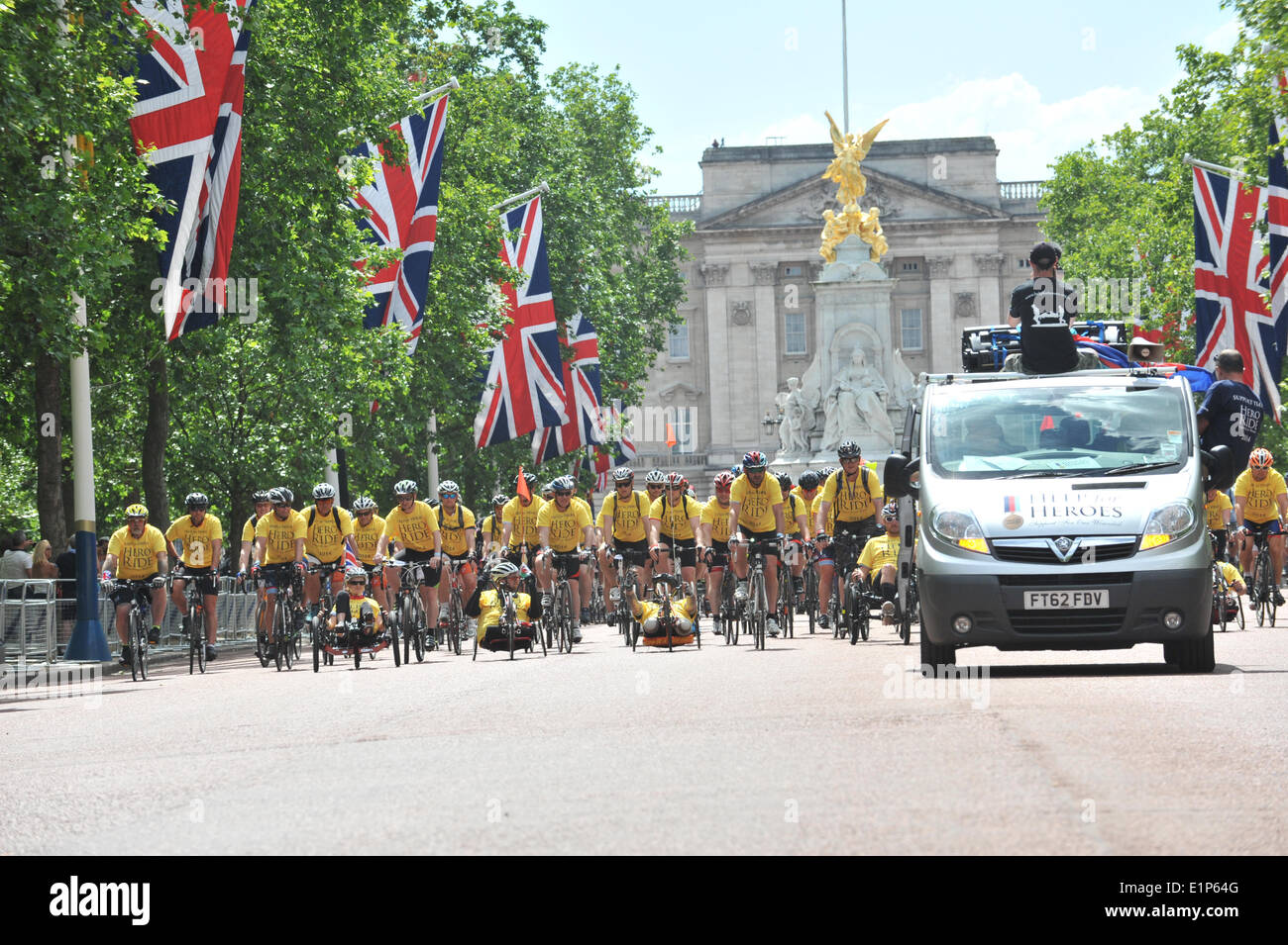 The Mall, London, UK. 8th June 2014. More than 2,000 riders make their ...