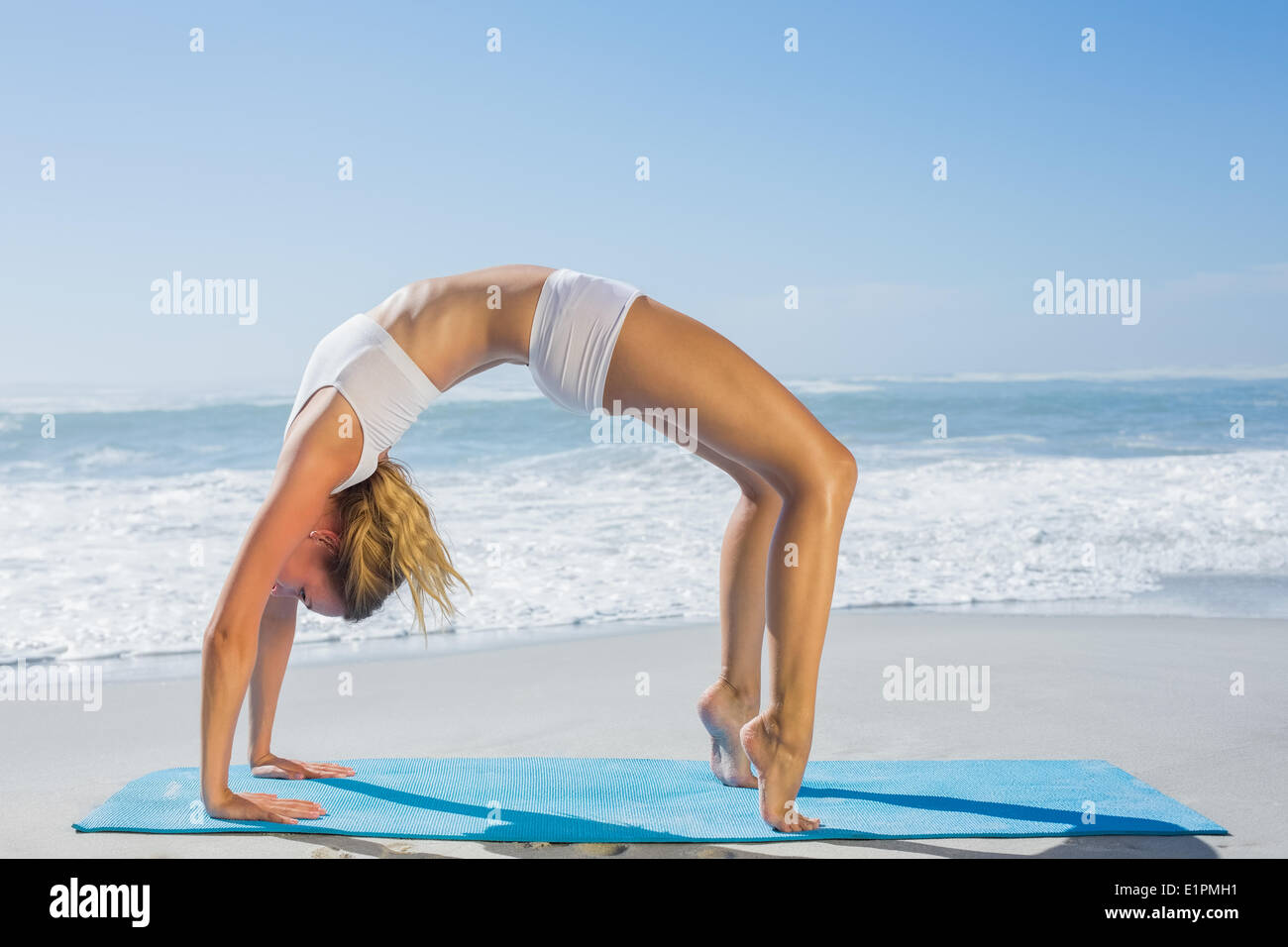 Crab pose hi-res stock photography and images - Alamy