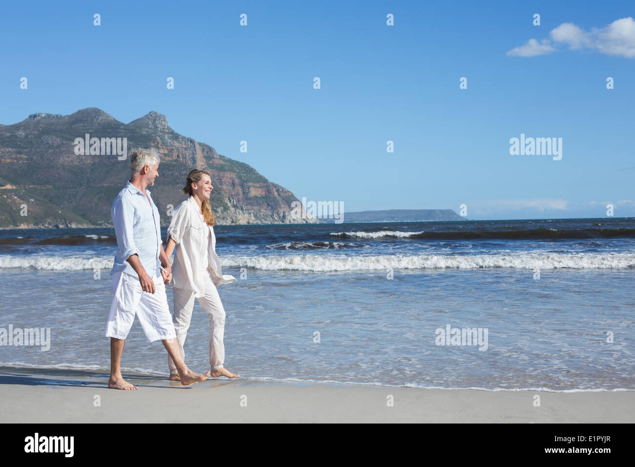 Walking barefoot hi-res stock photography and images - Alamy