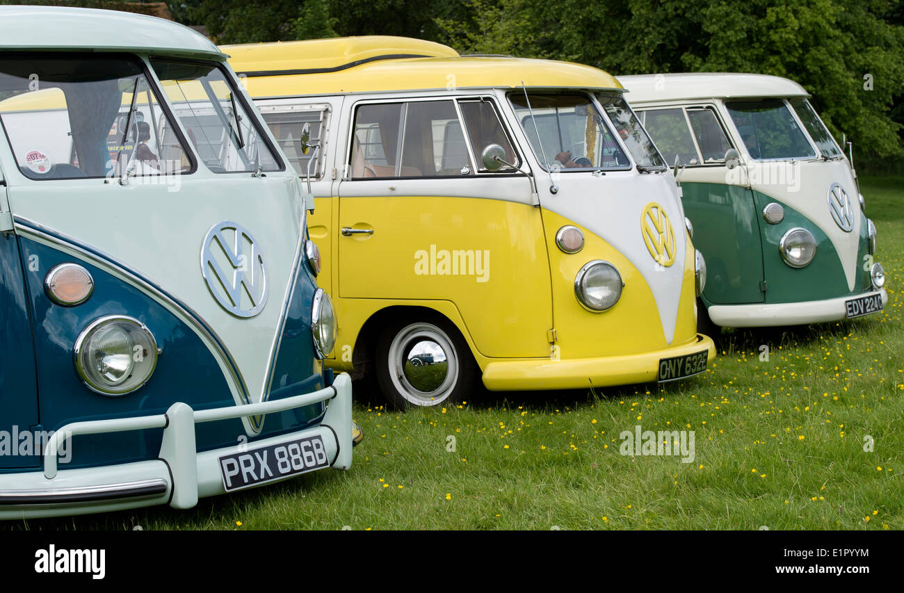 Line of VW Split Screen Volkswagen camper vans at a VW show. England ...