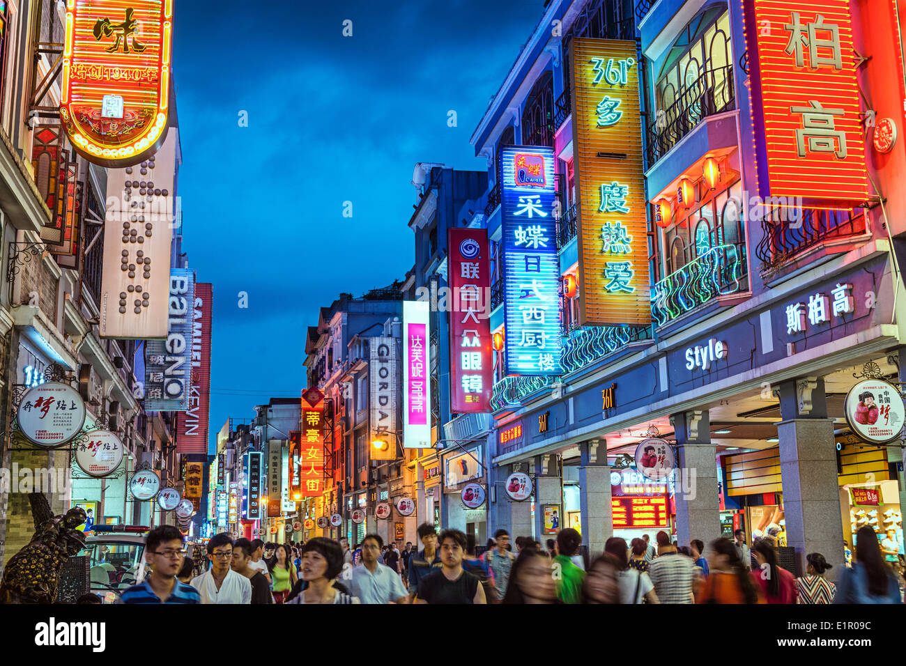 Busy shopping street chengdu hi-res stock photography and images - Alamy